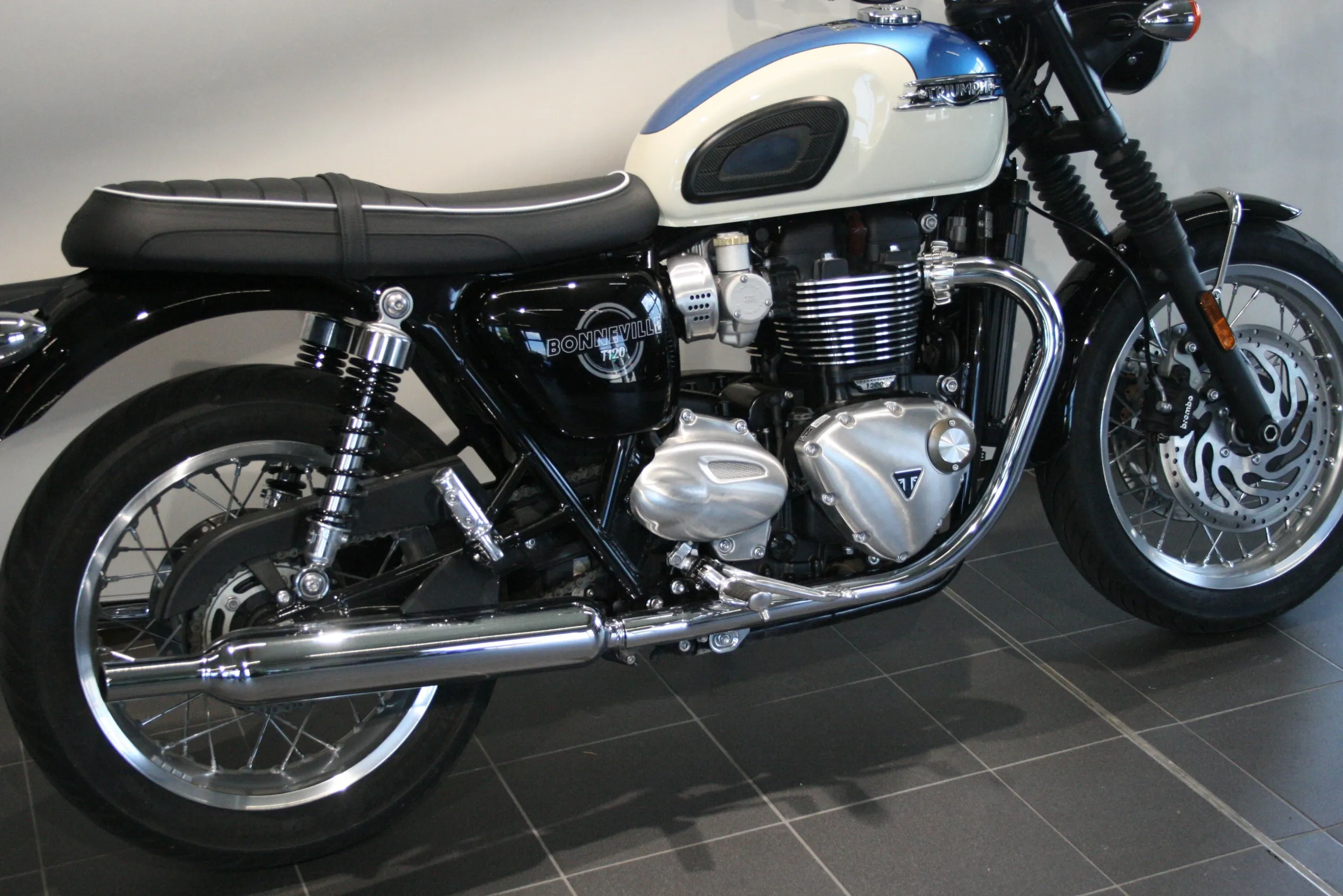 BONNEVILLE T120
