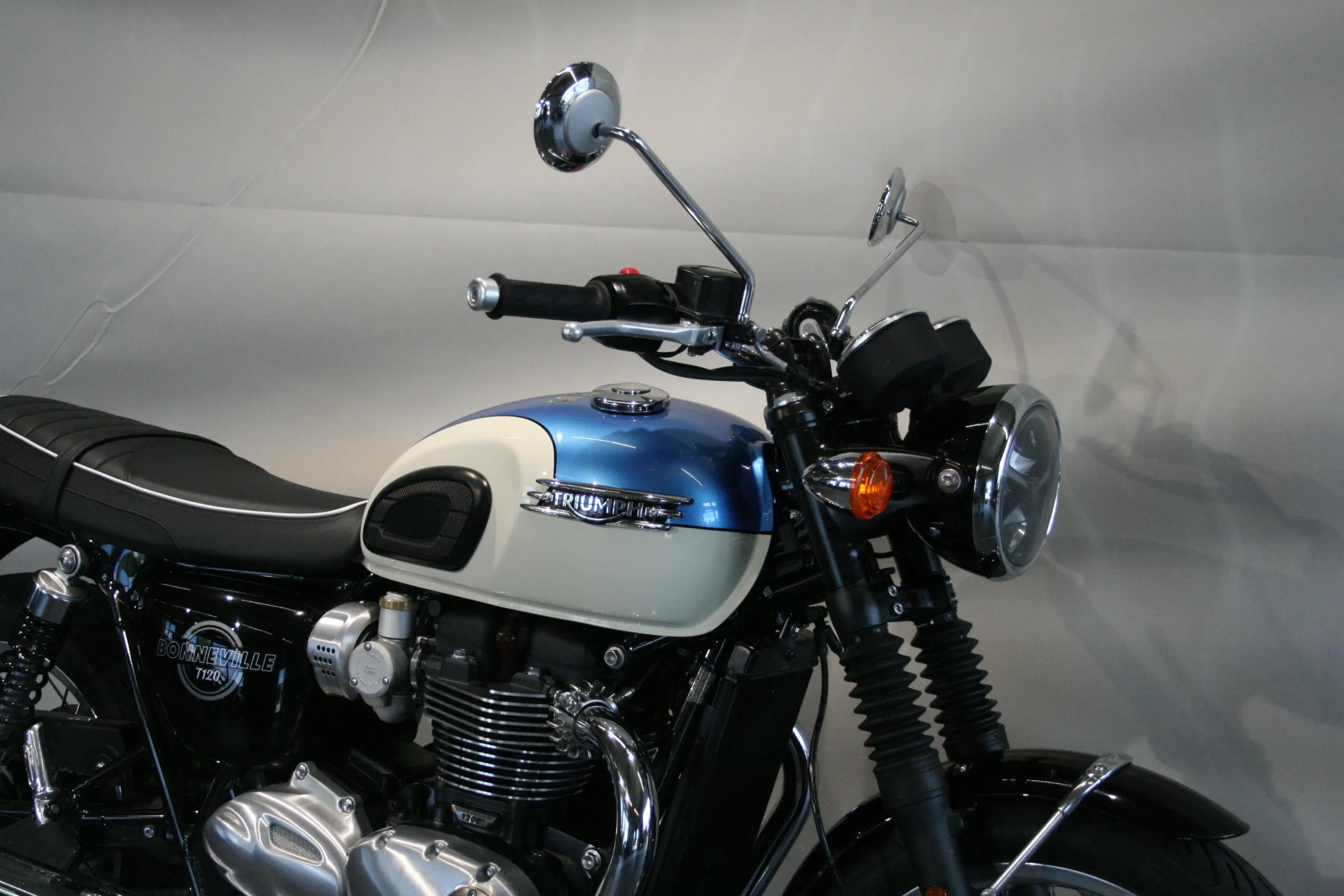 BONNEVILLE T120
