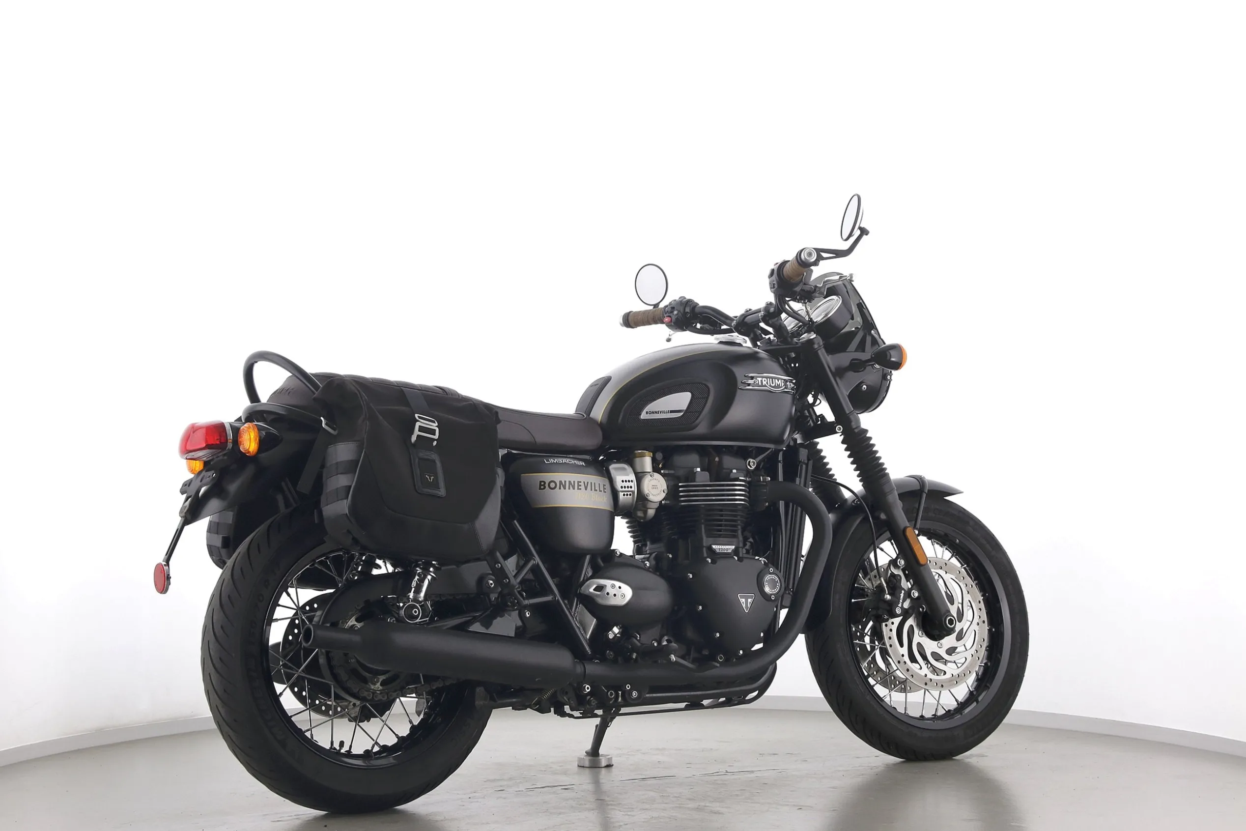 BONNEVILLE T120 BLACK