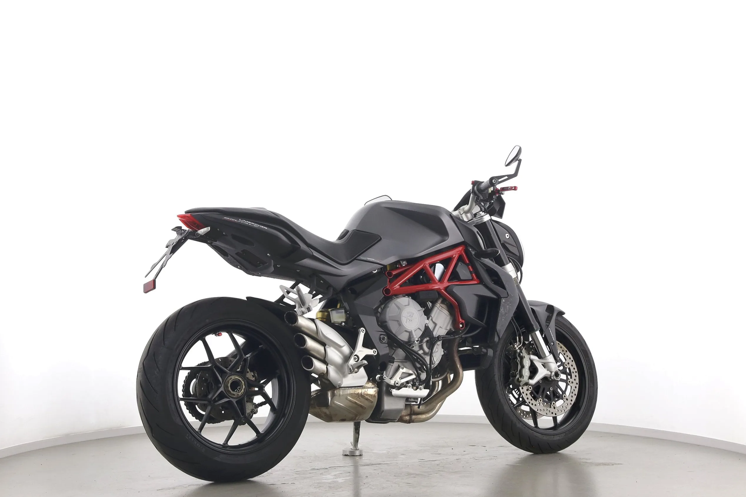 BRUTALE 800