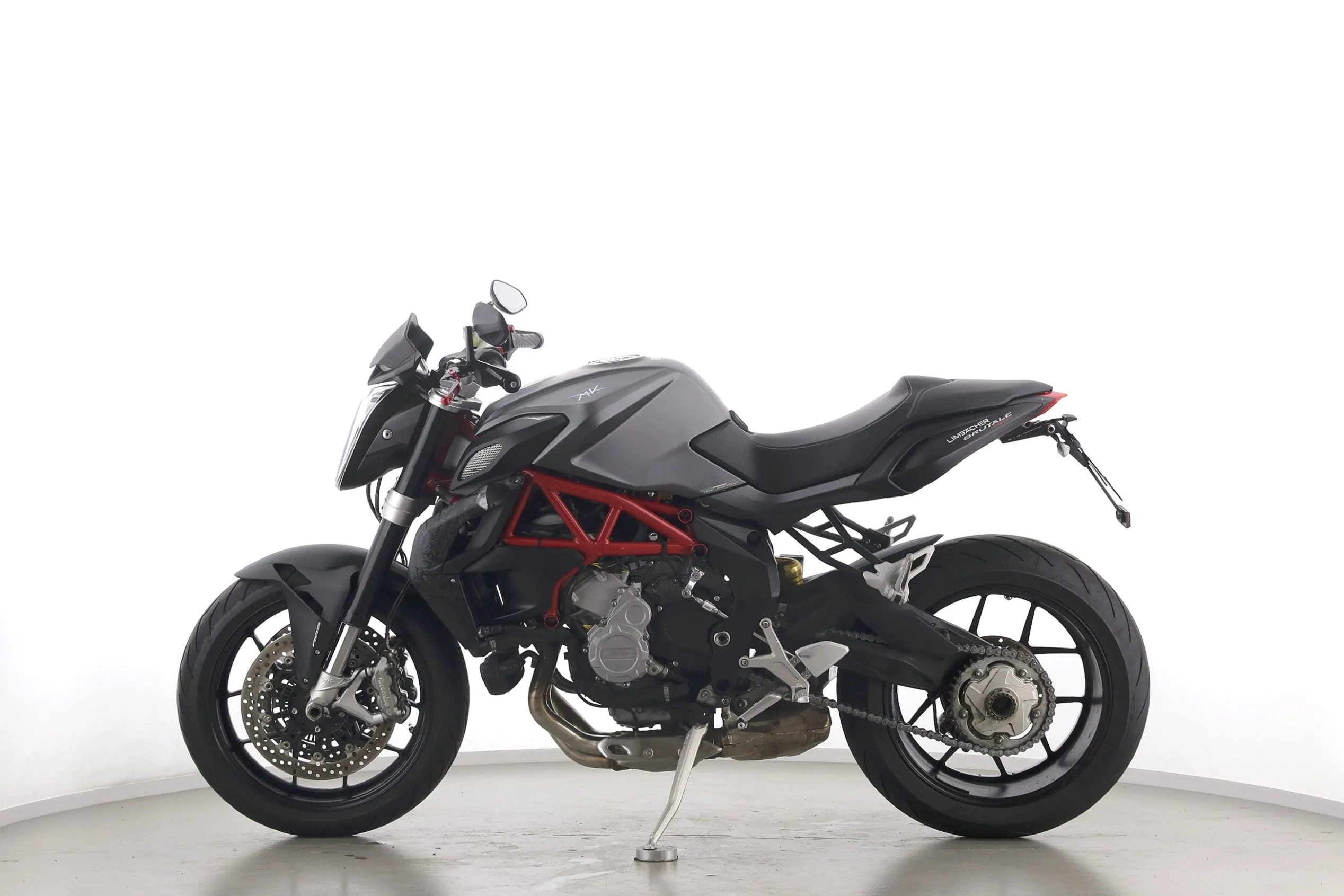 BRUTALE 800