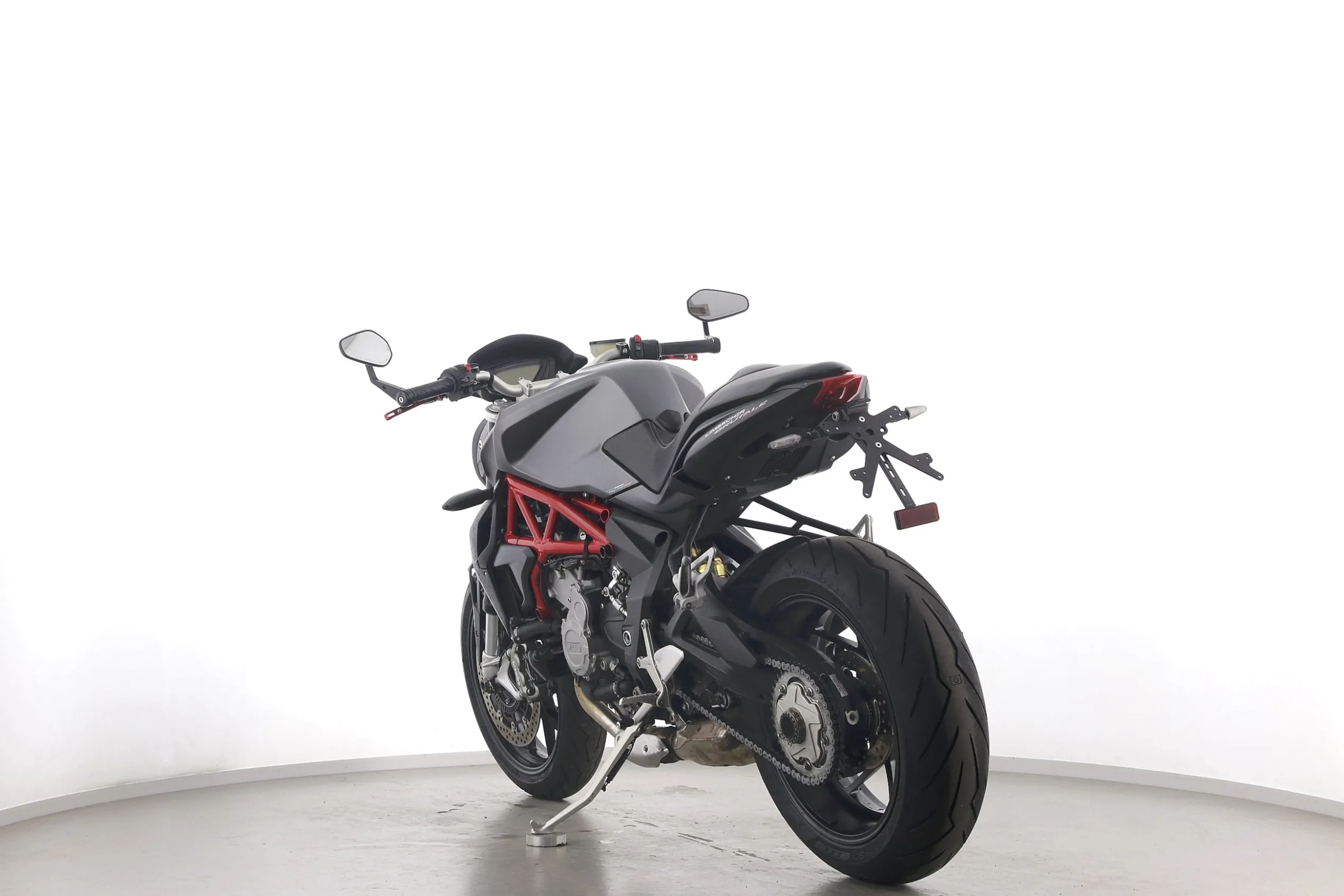 BRUTALE 800