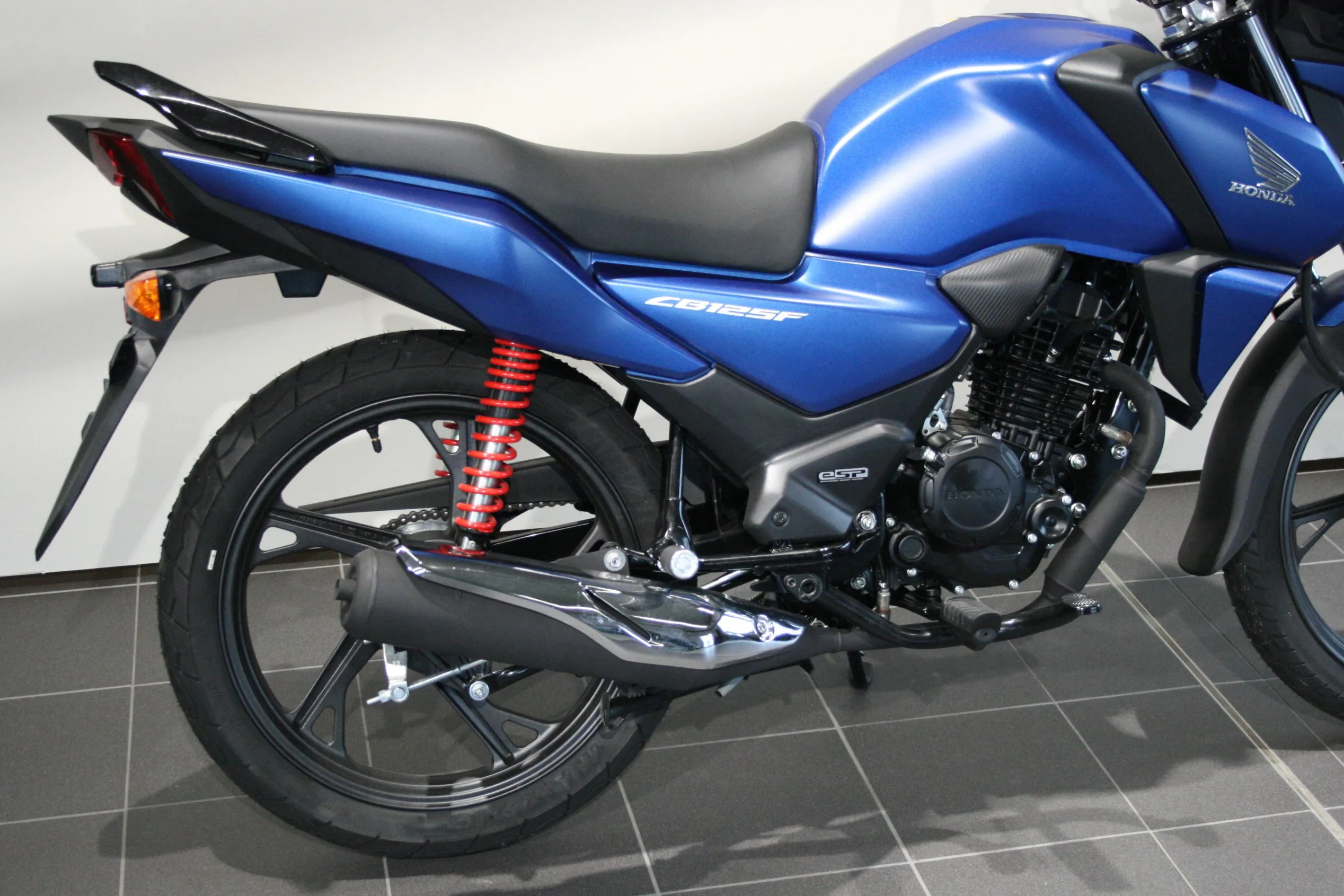CB 125 F