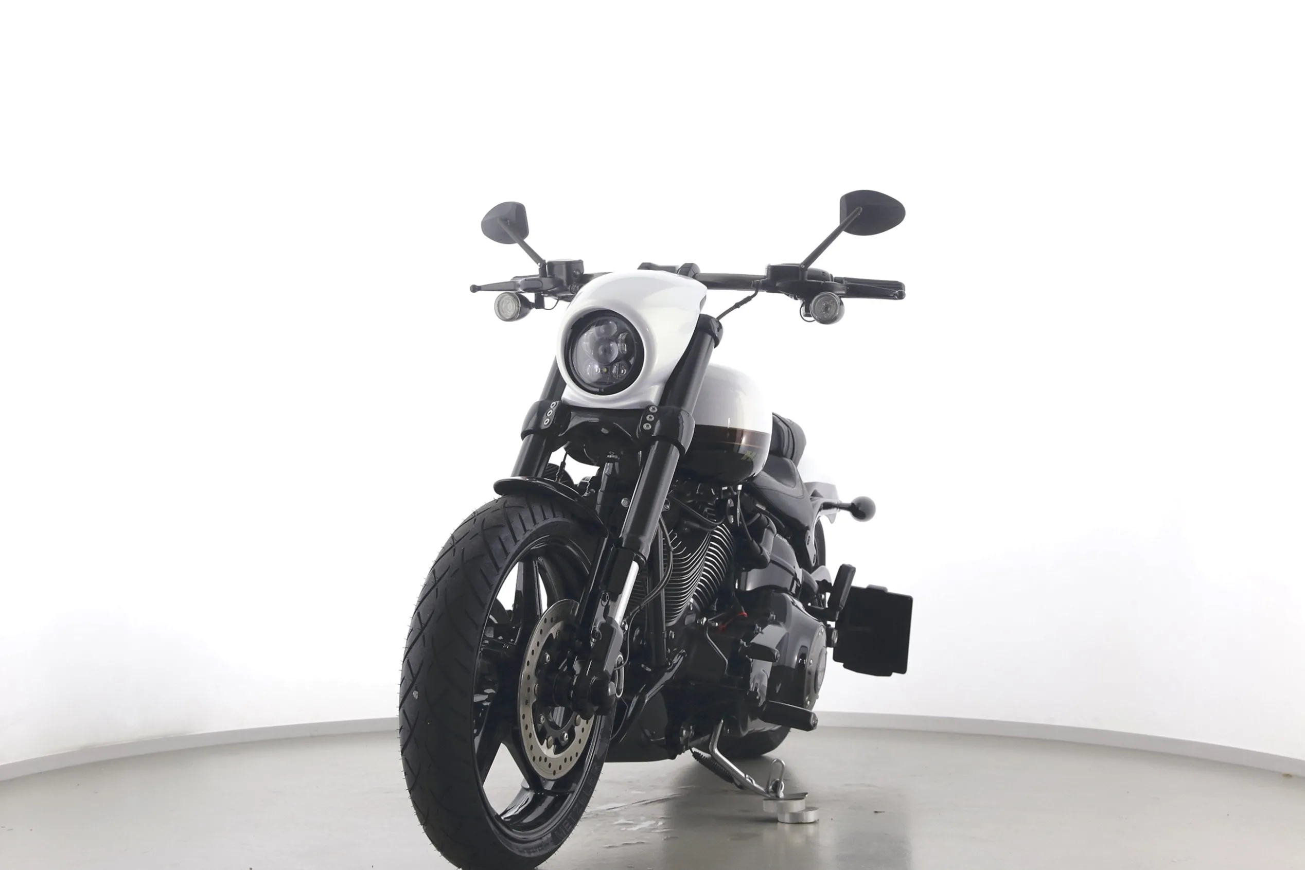 CVO PRO STREET BREAKOUT