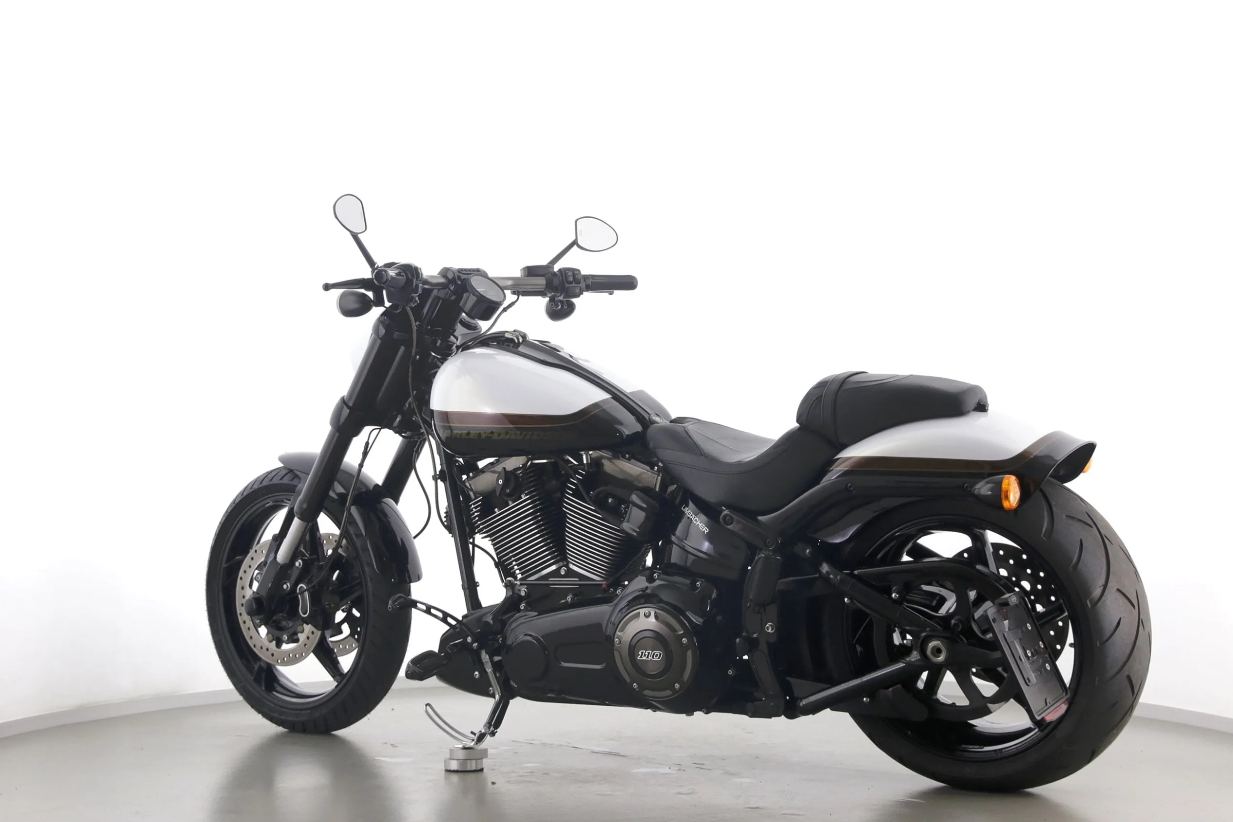 CVO PRO STREET BREAKOUT