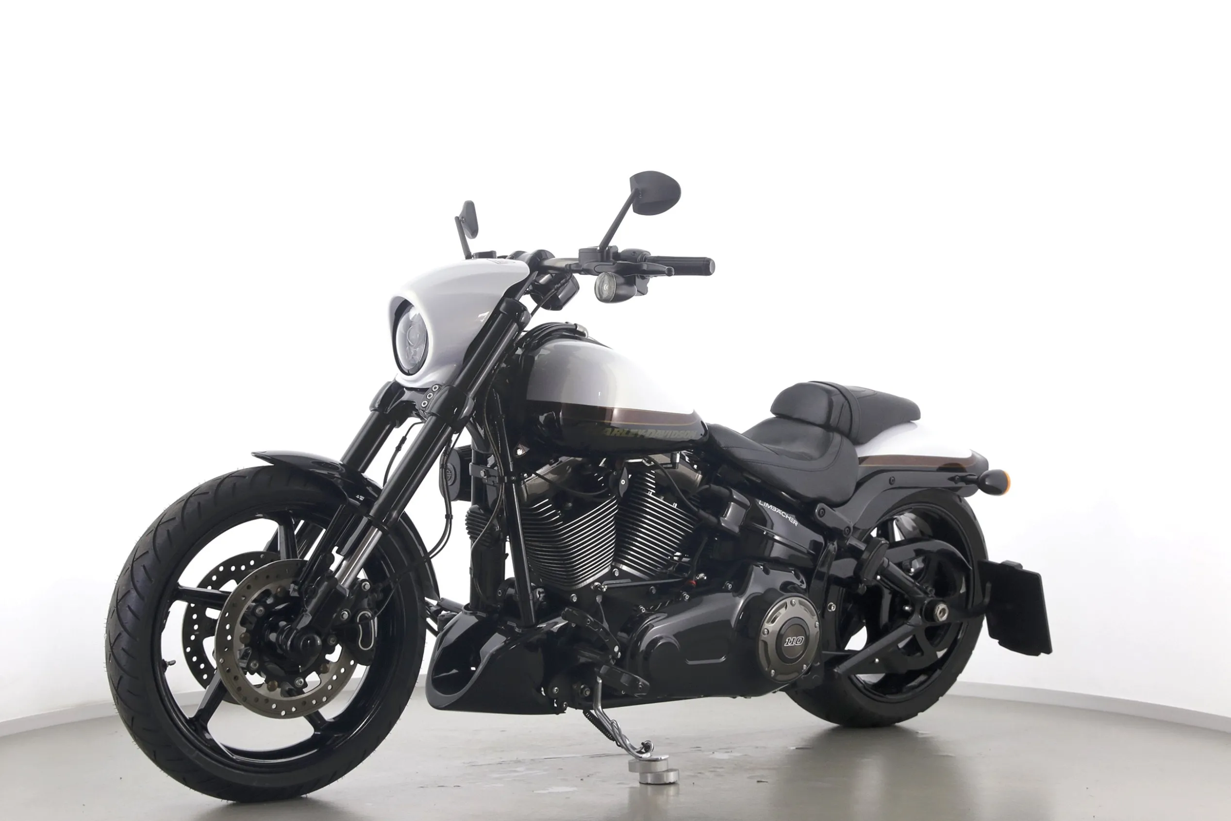 CVO PRO STREET BREAKOUT