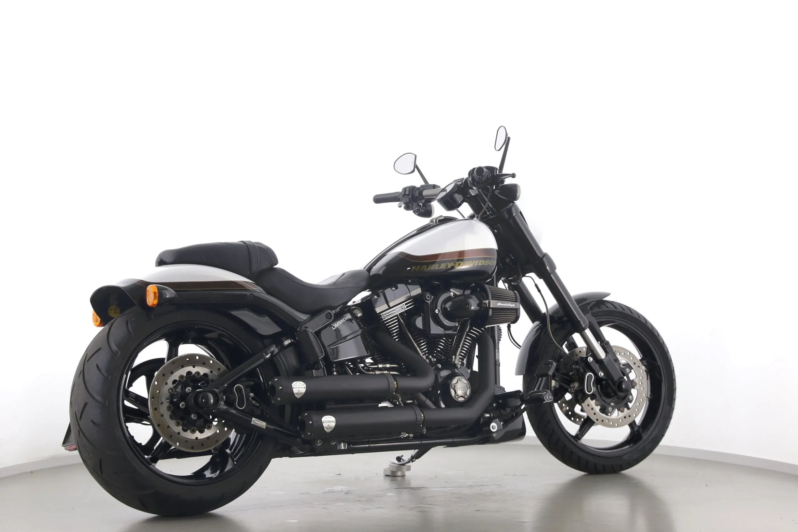 CVO PRO STREET BREAKOUT