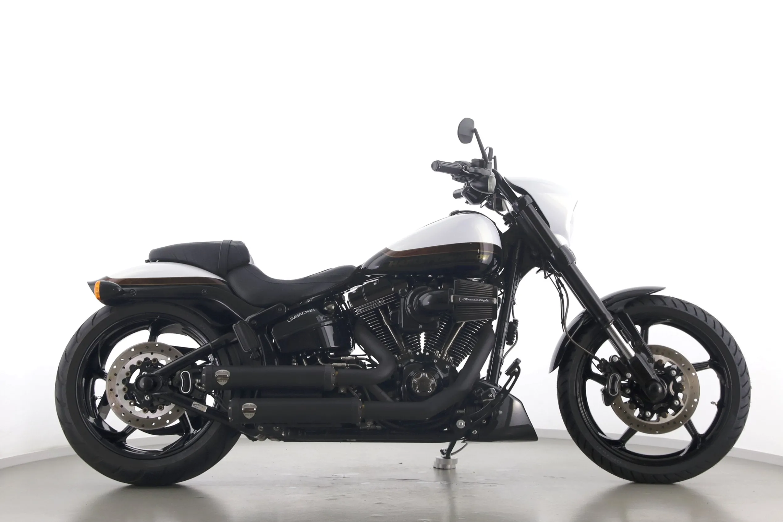CVO PRO STREET BREAKOUT