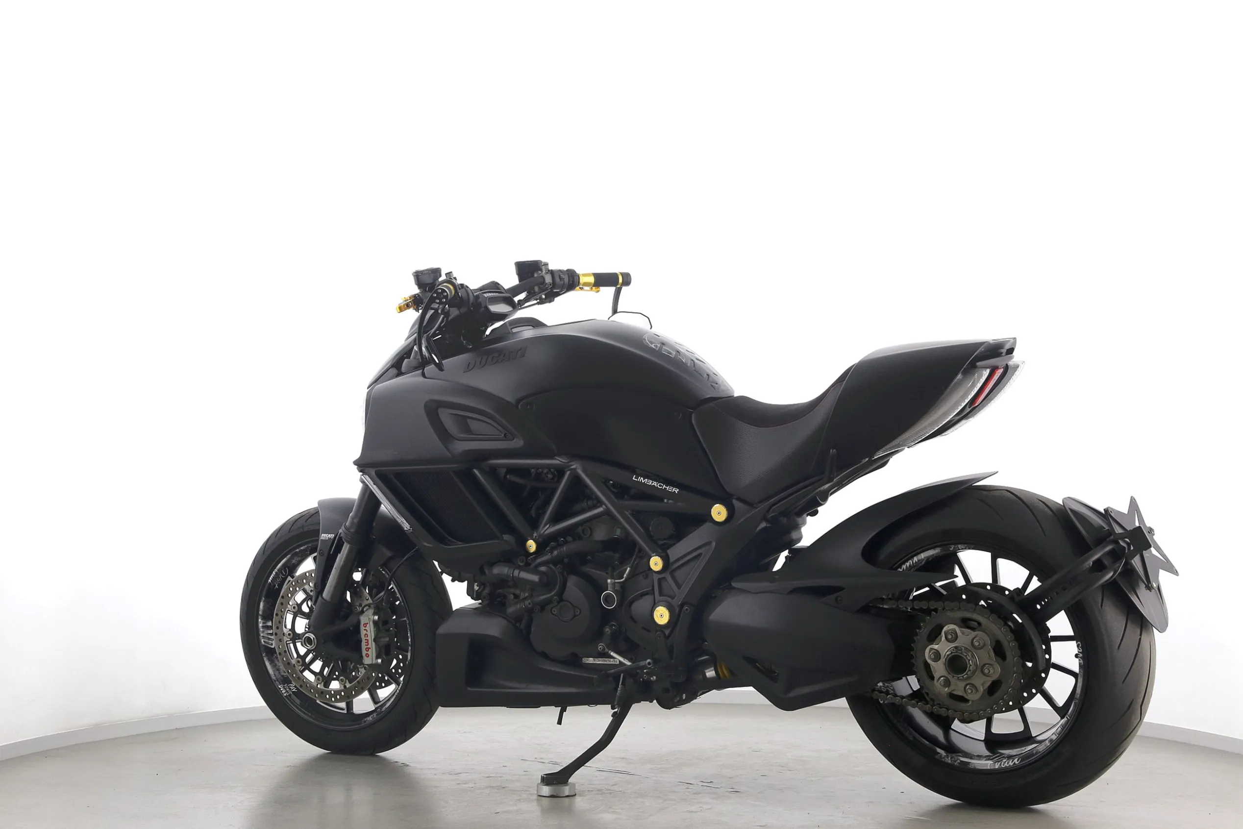 DIAVEL CARBON