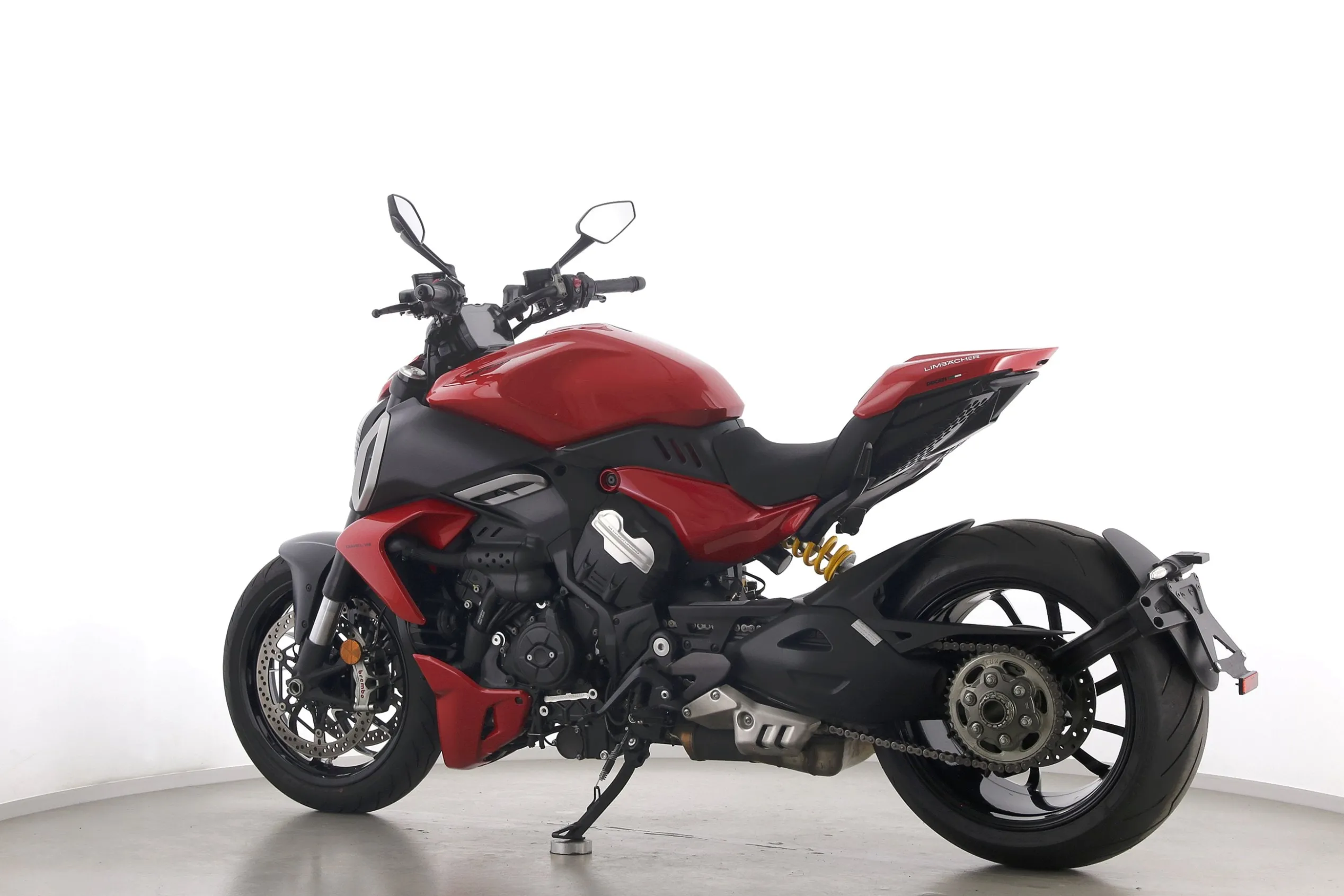 DIAVEL V4