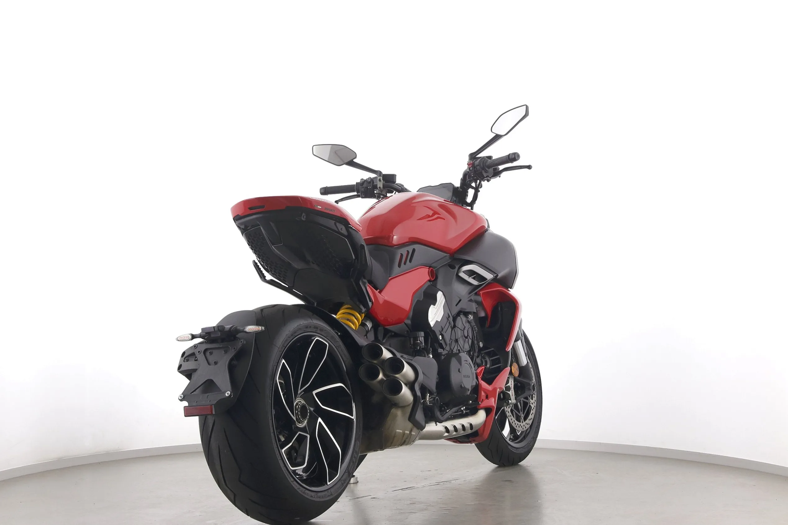 DIAVEL V4