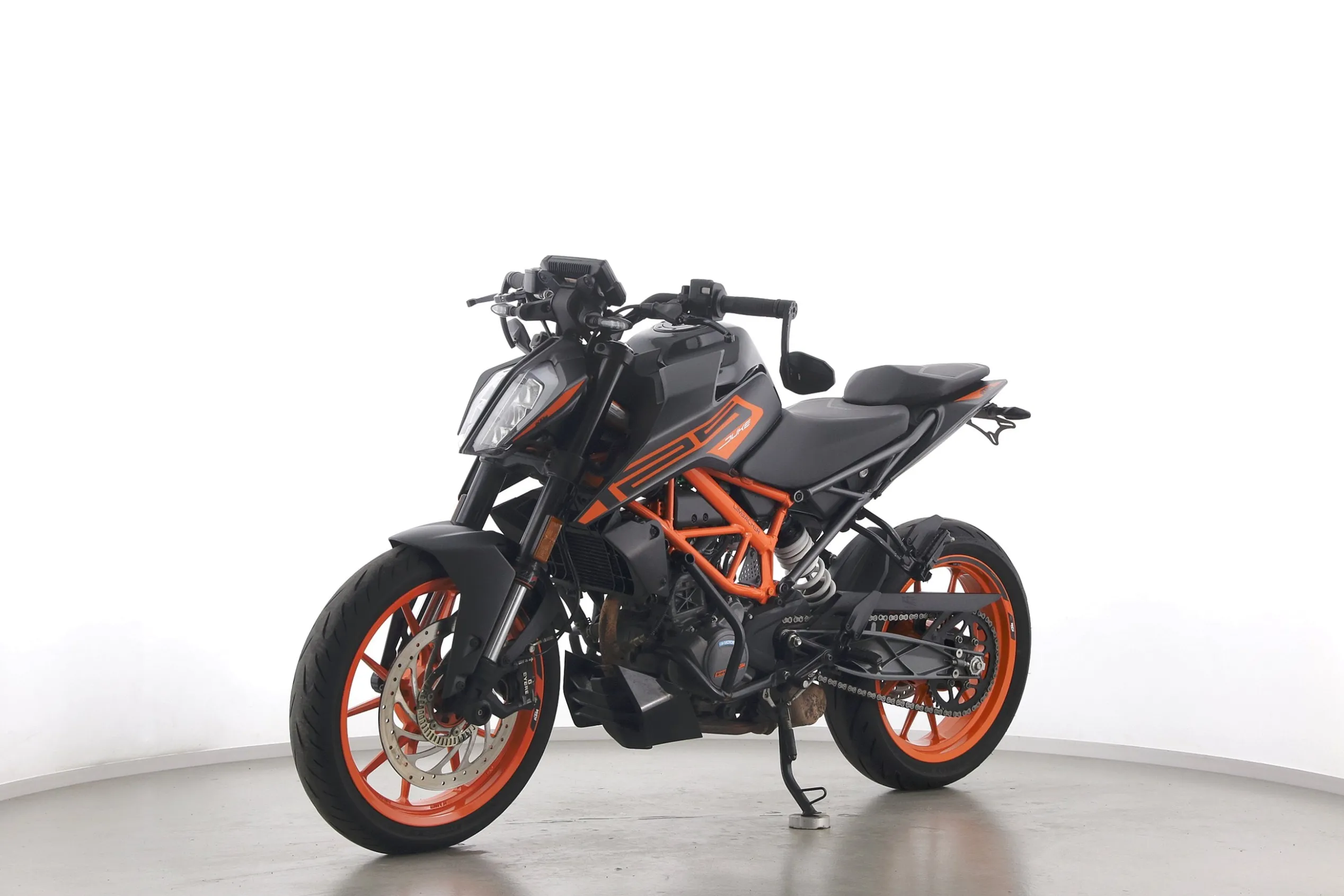 125 DUKE