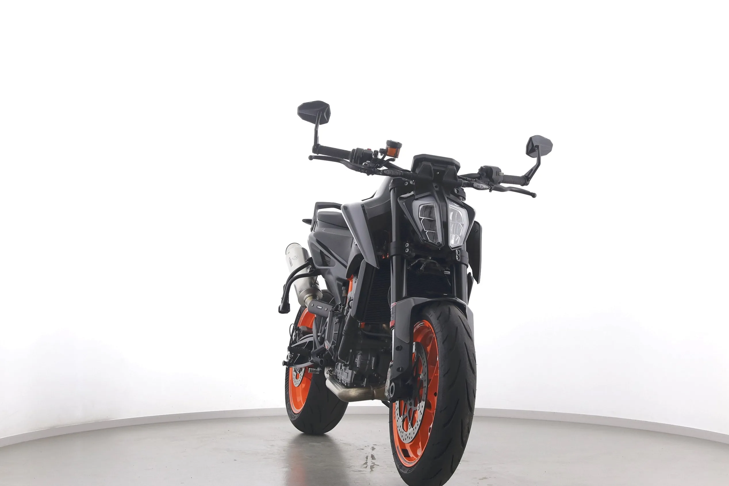 890 DUKE R