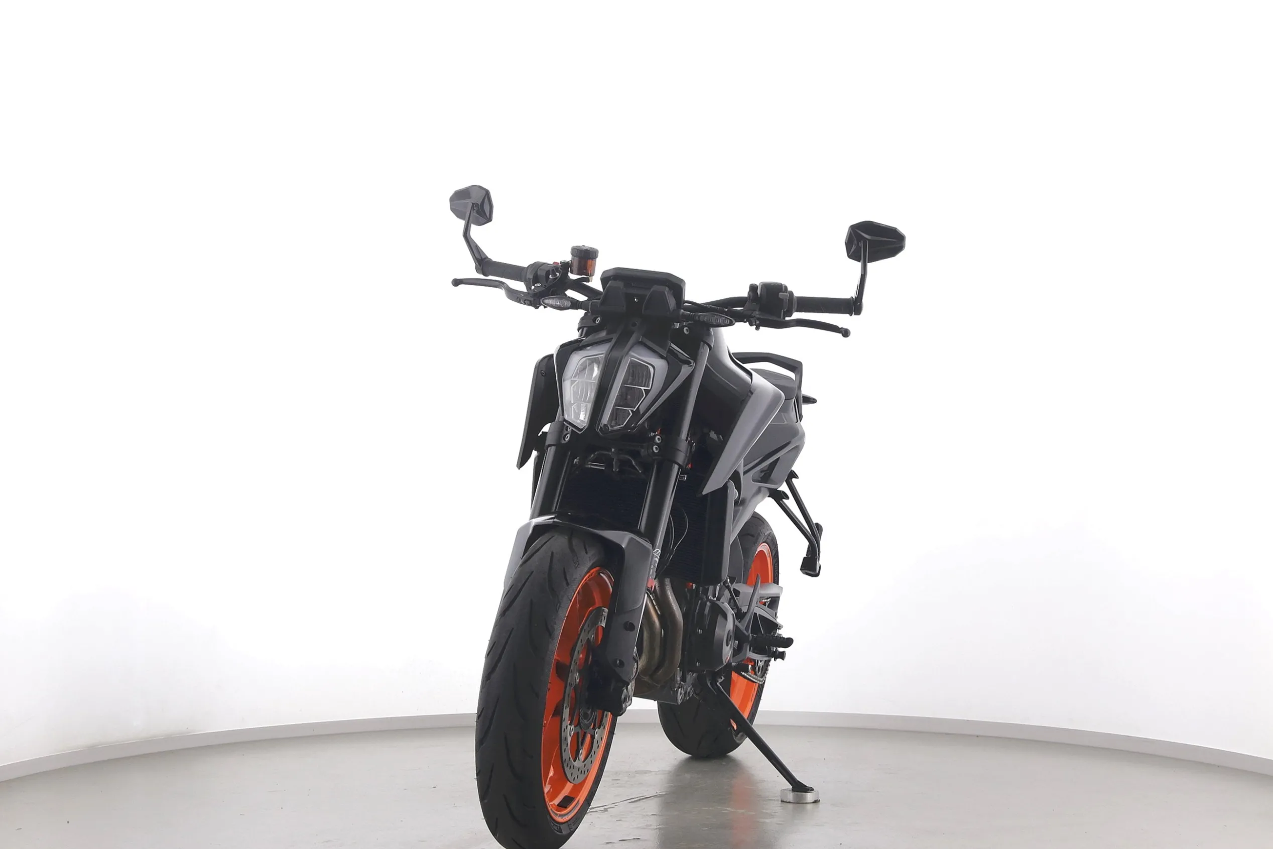 890 DUKE R