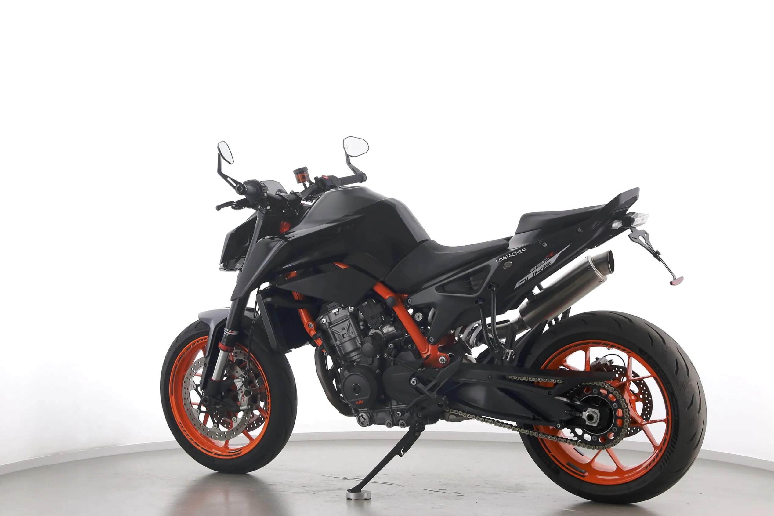 890 DUKE R