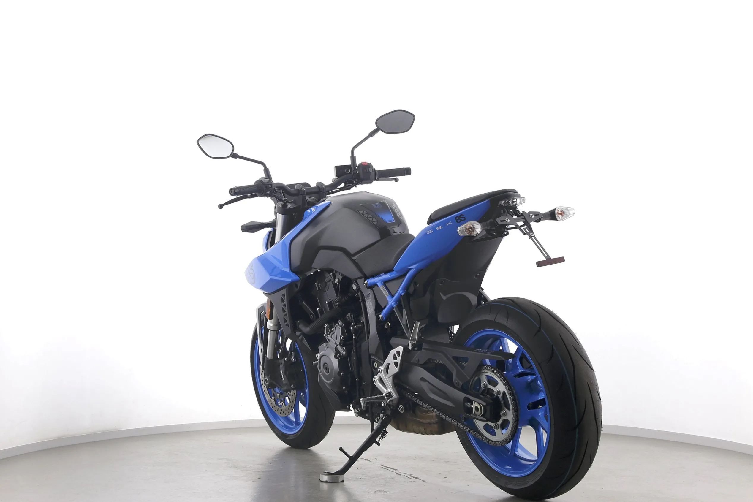 GSX 8 S