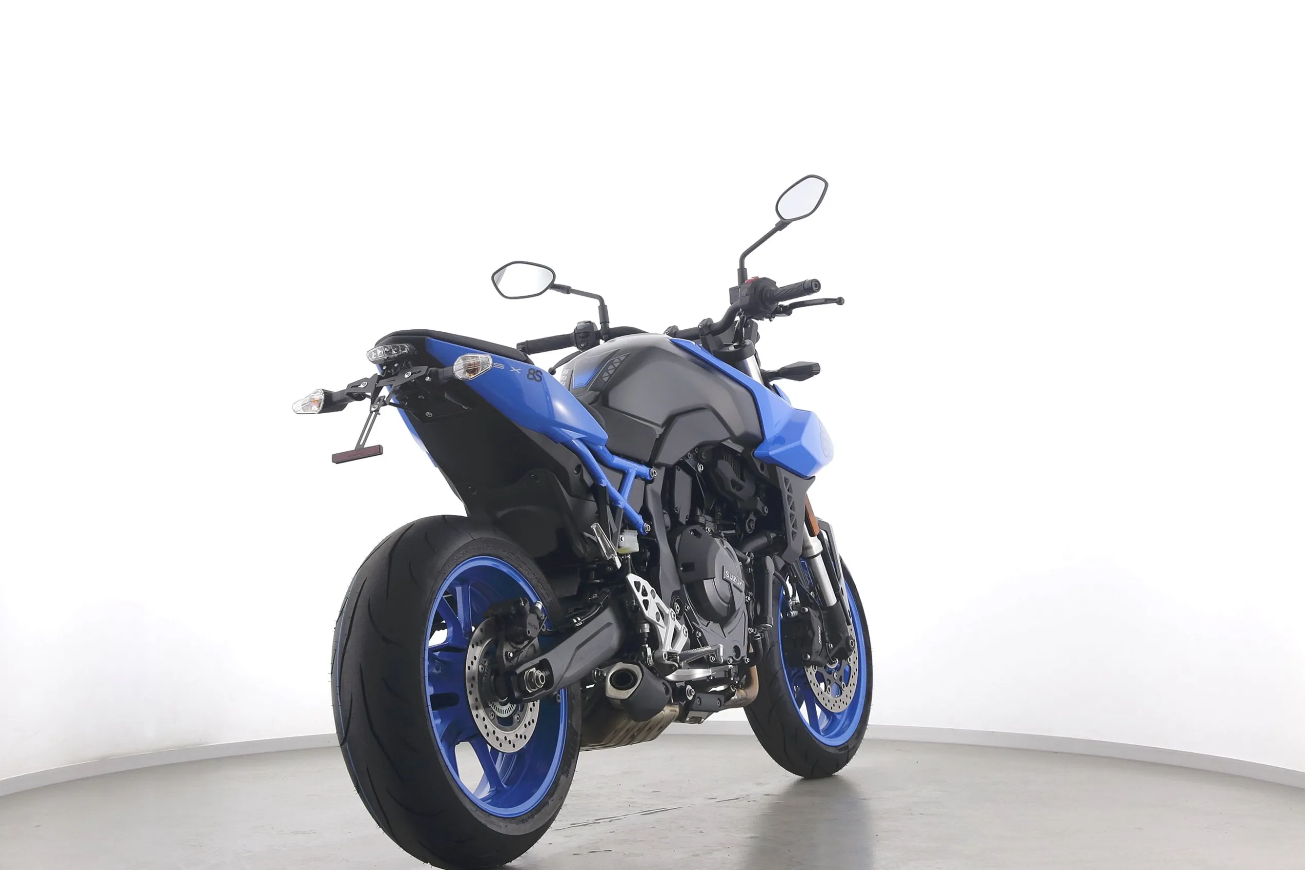 GSX 8 S