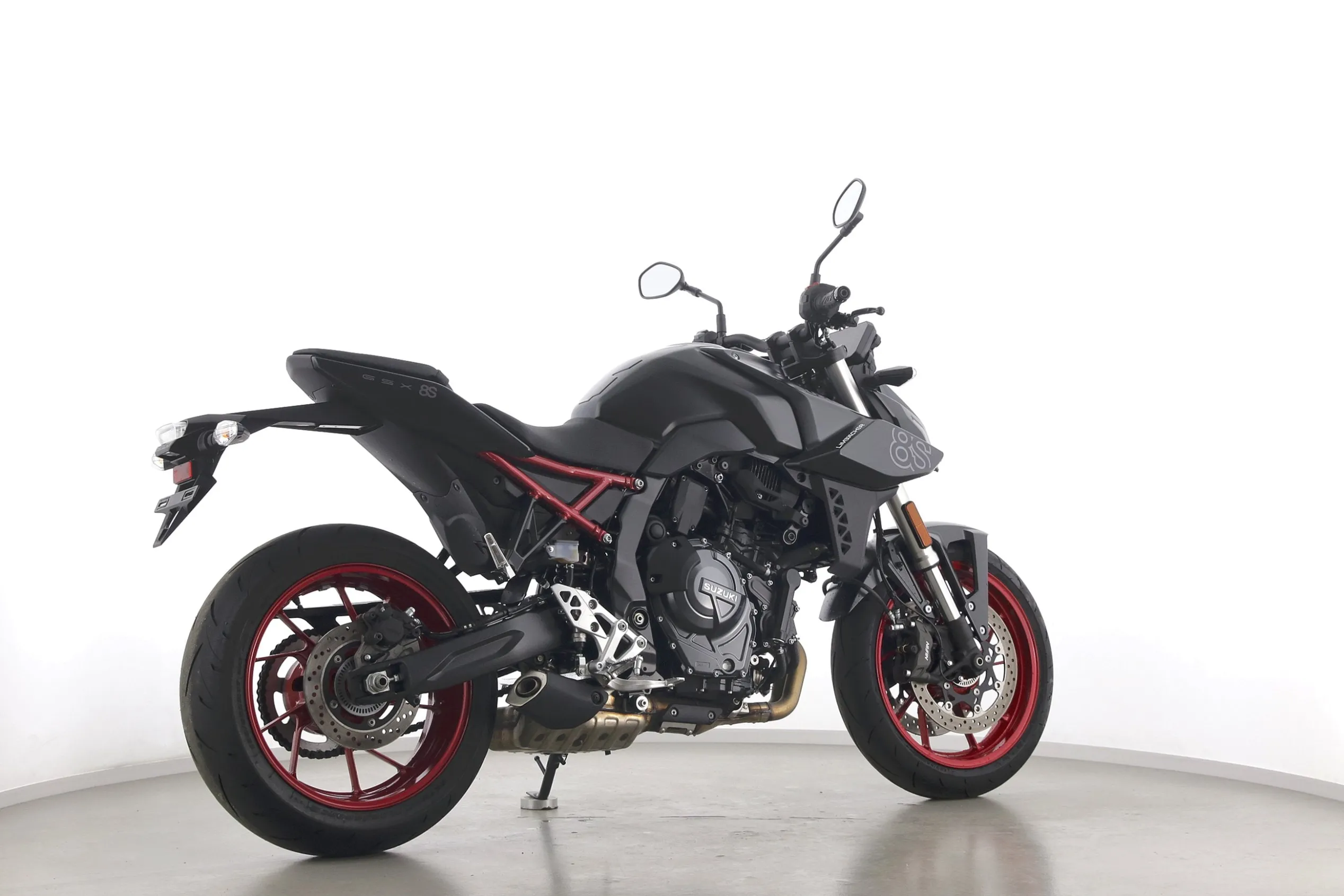 GSX 8 S
