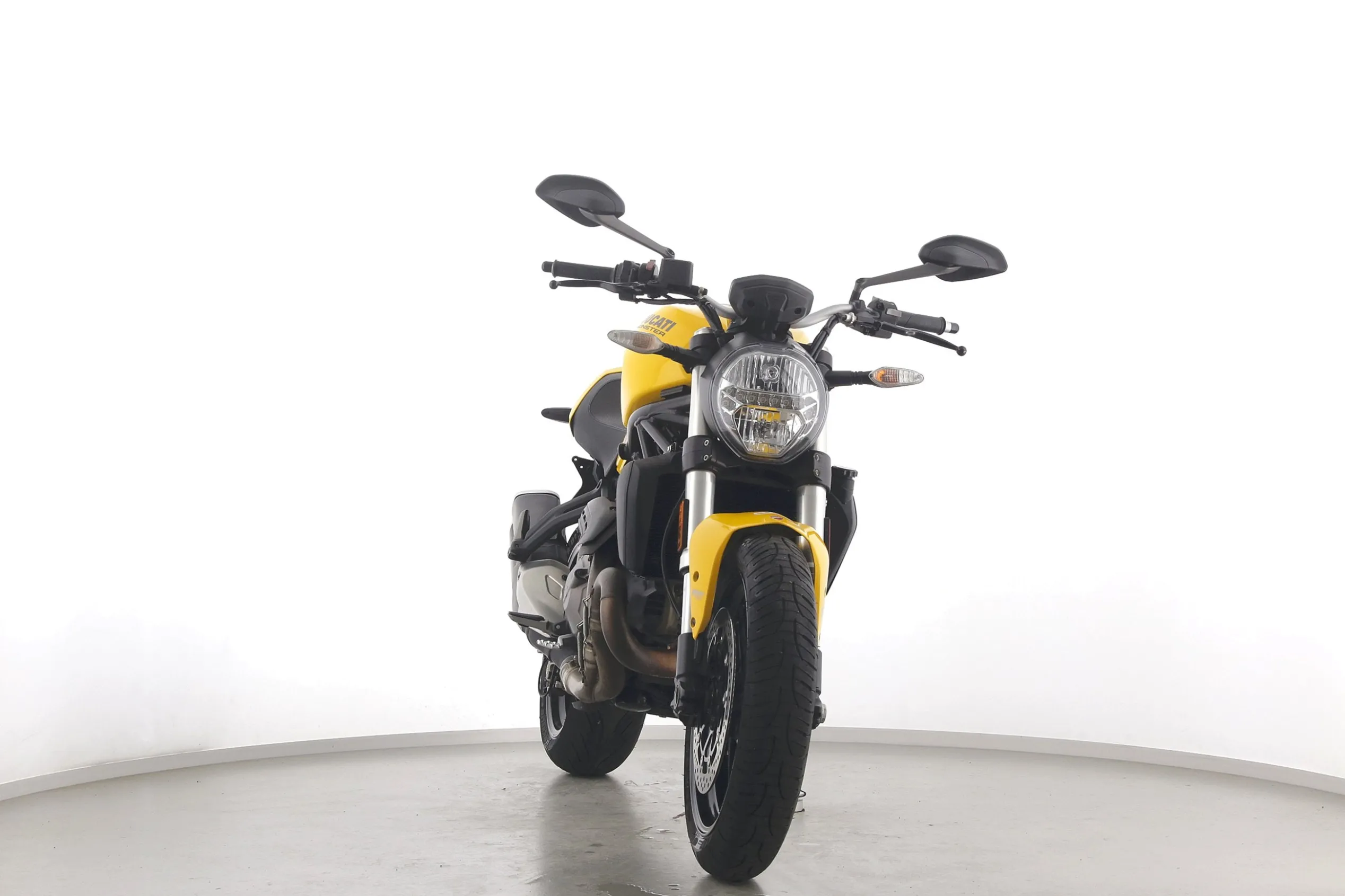 MONSTER 821