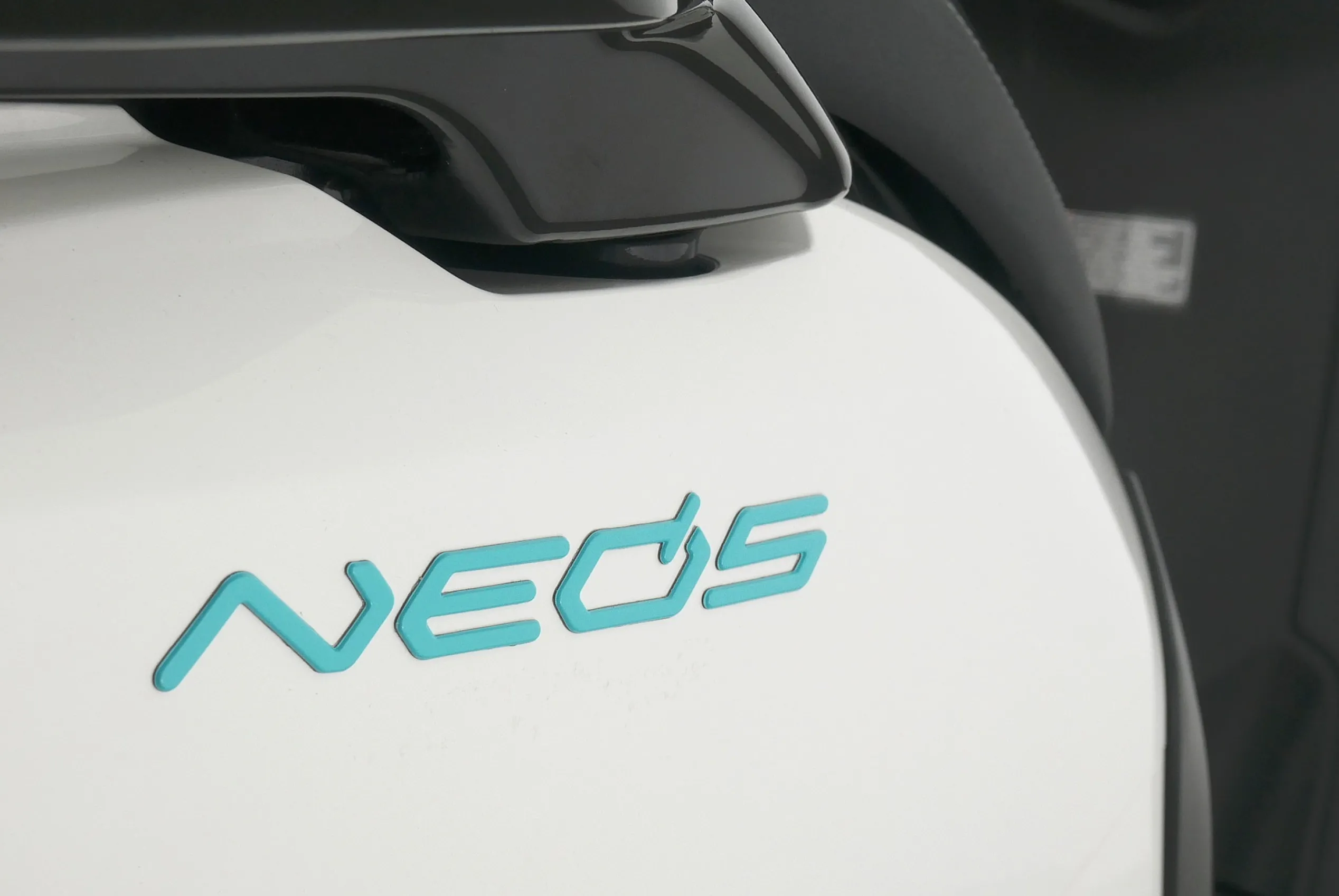 NEO'S DUAL BATTERY