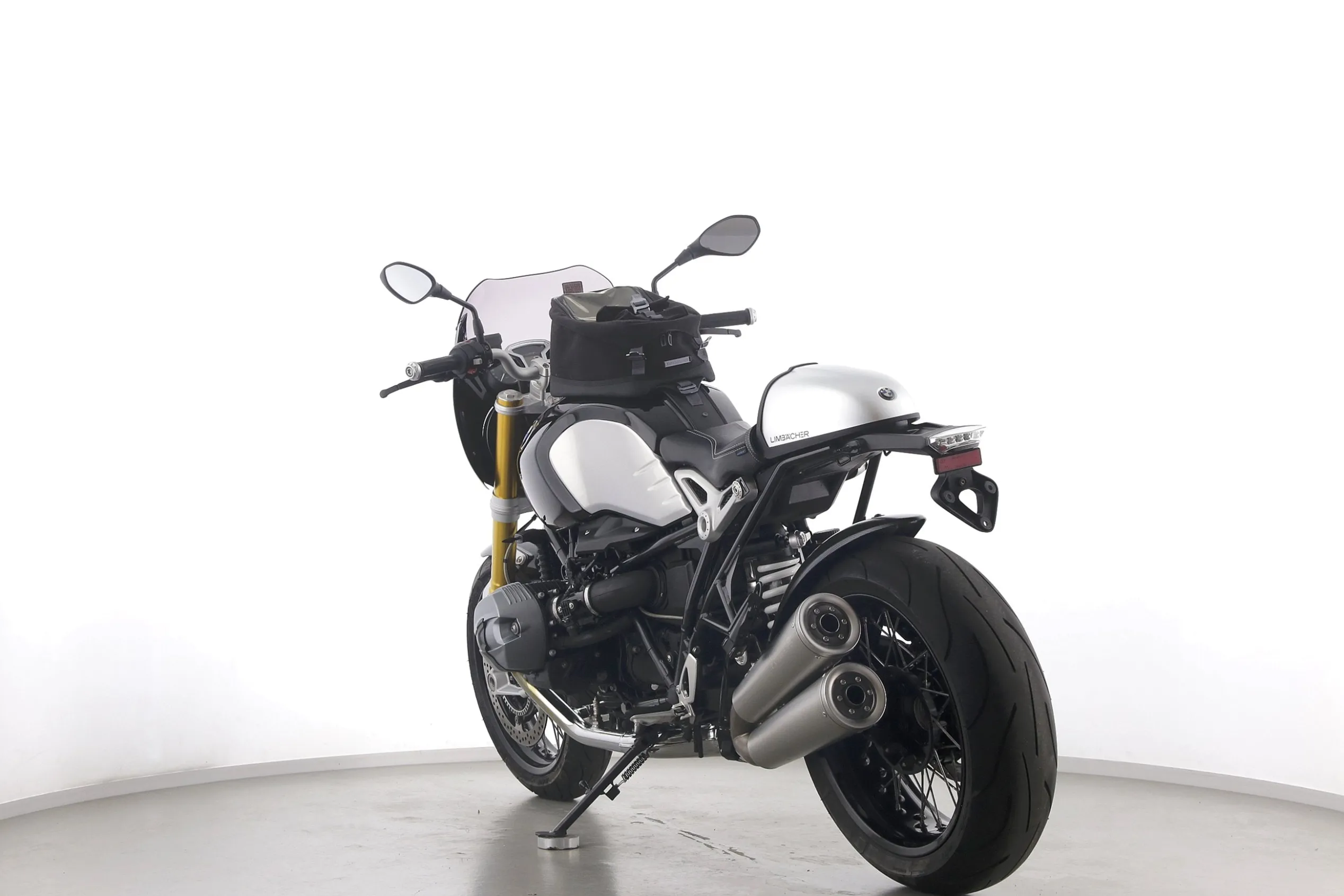 R NINE T