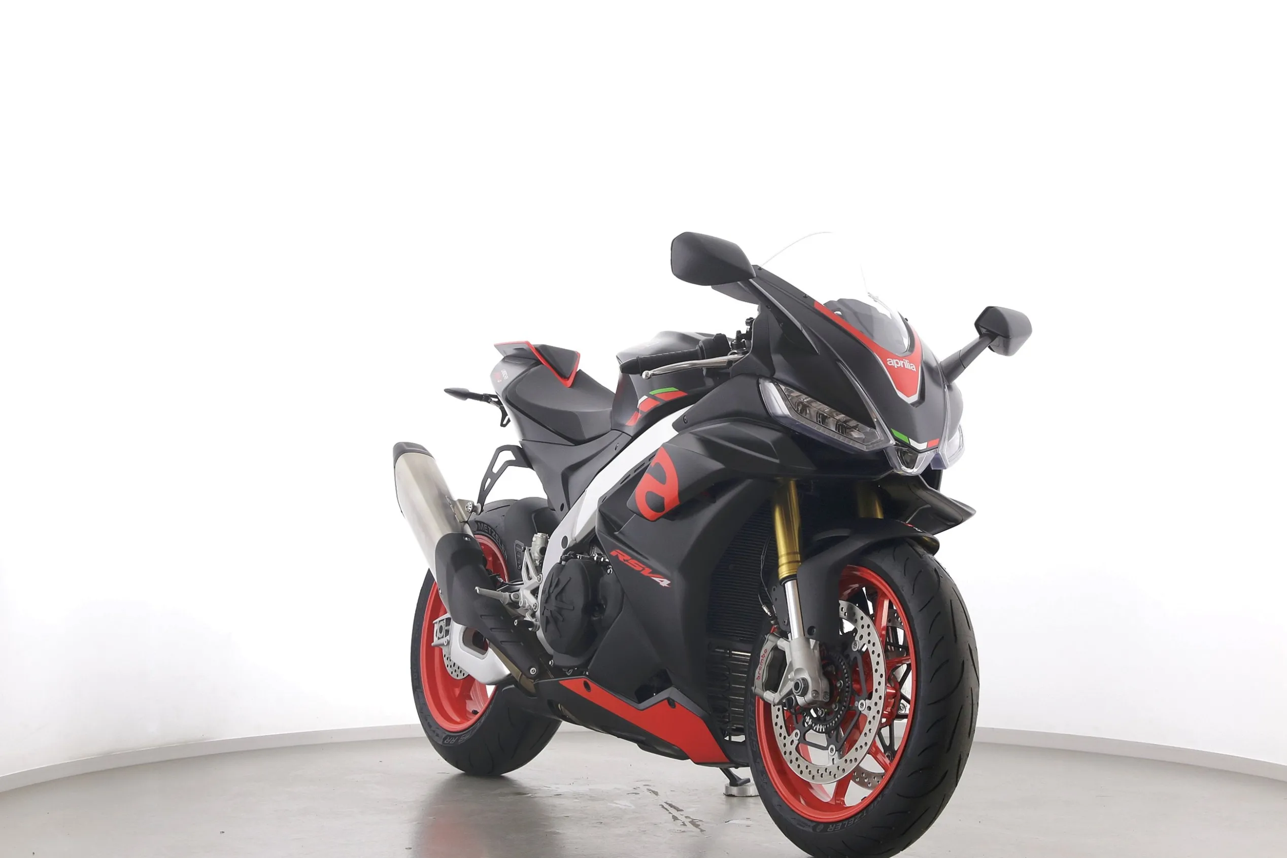RSV 4 1100