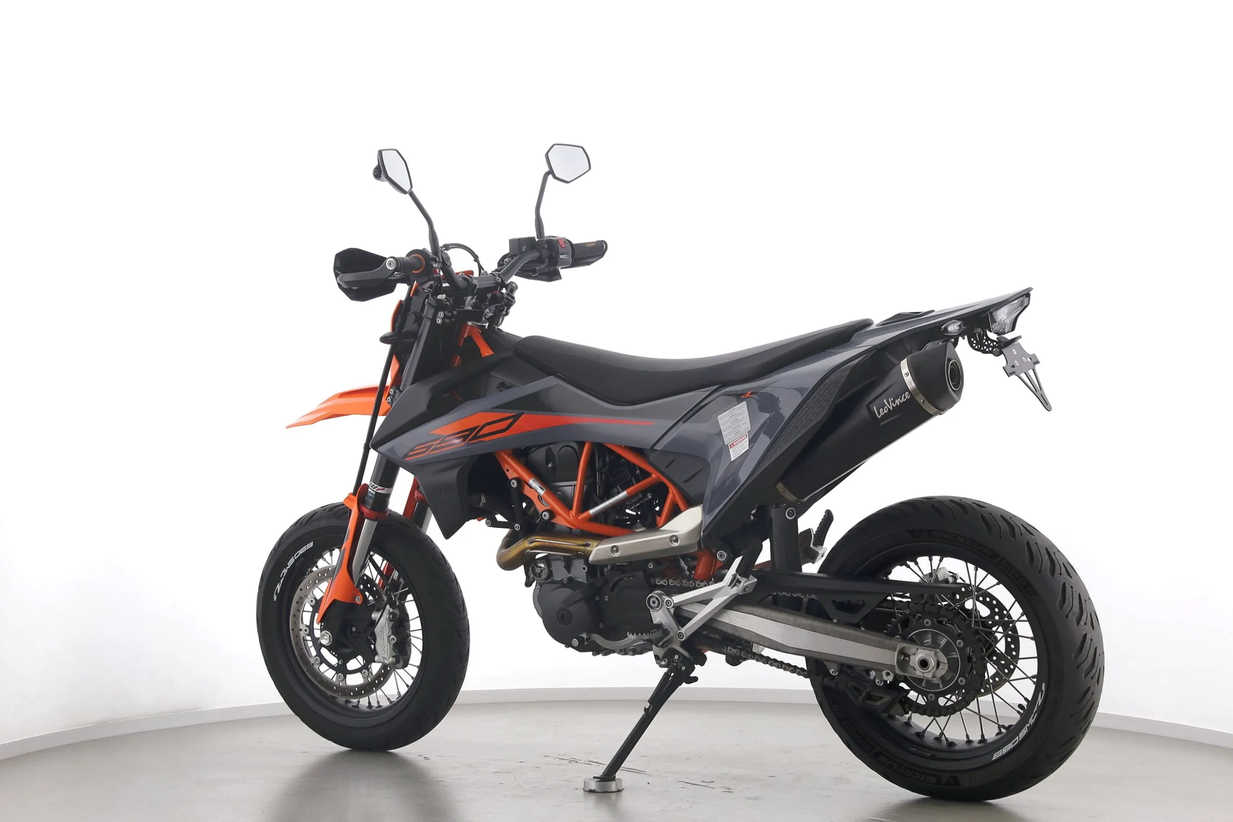 690 SMC R