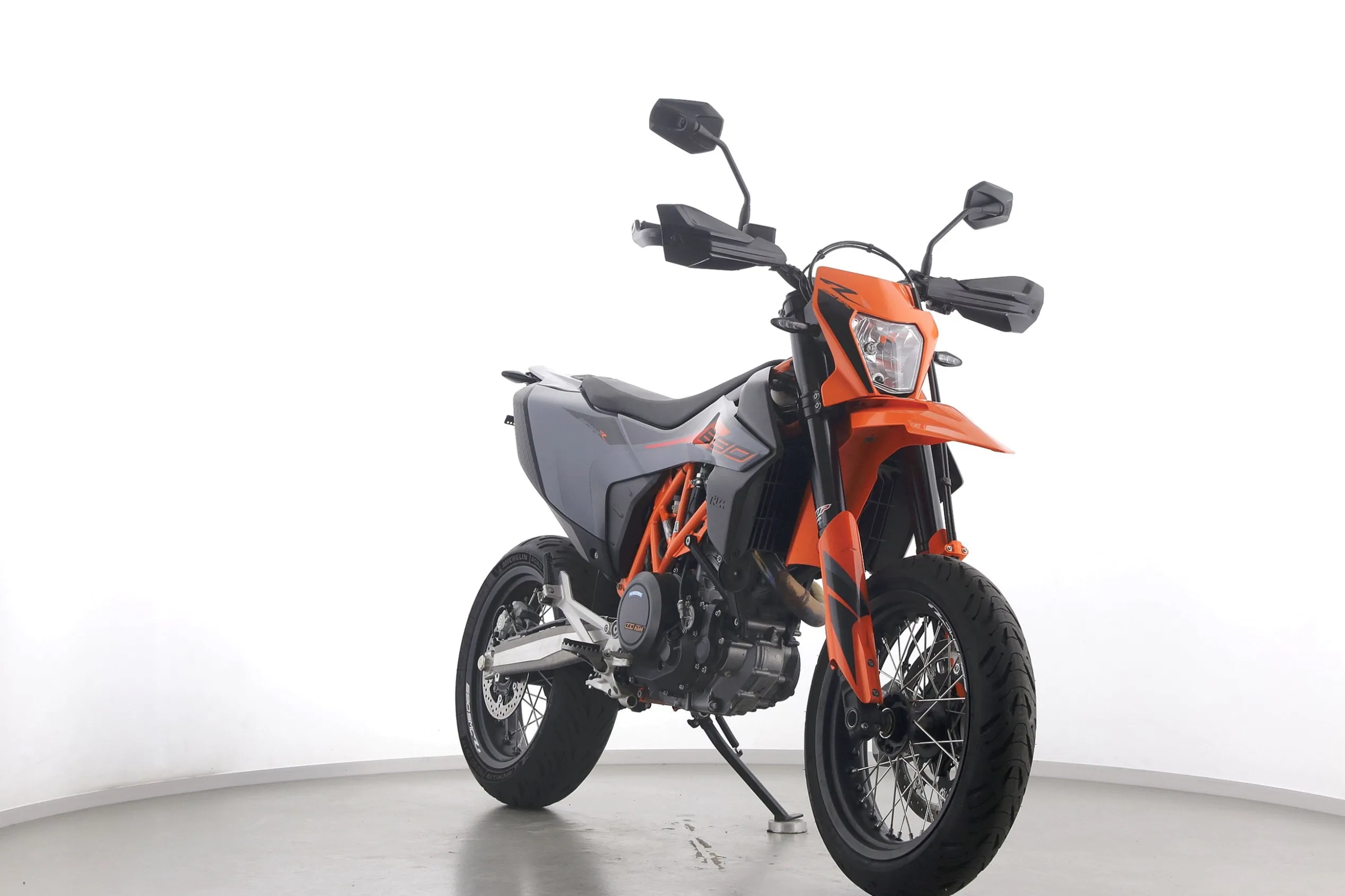 690 SMC R