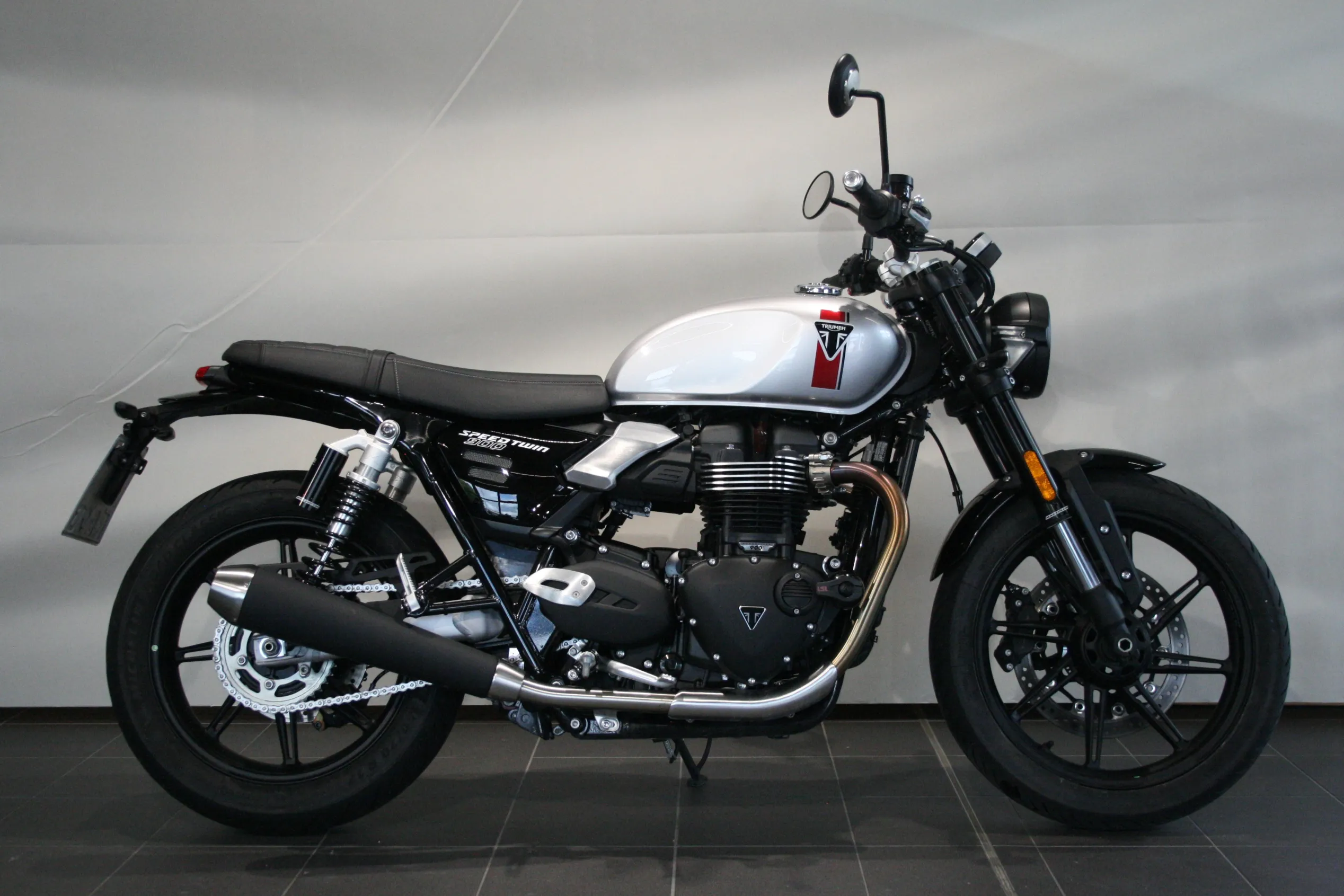 SPEED TWIN 900