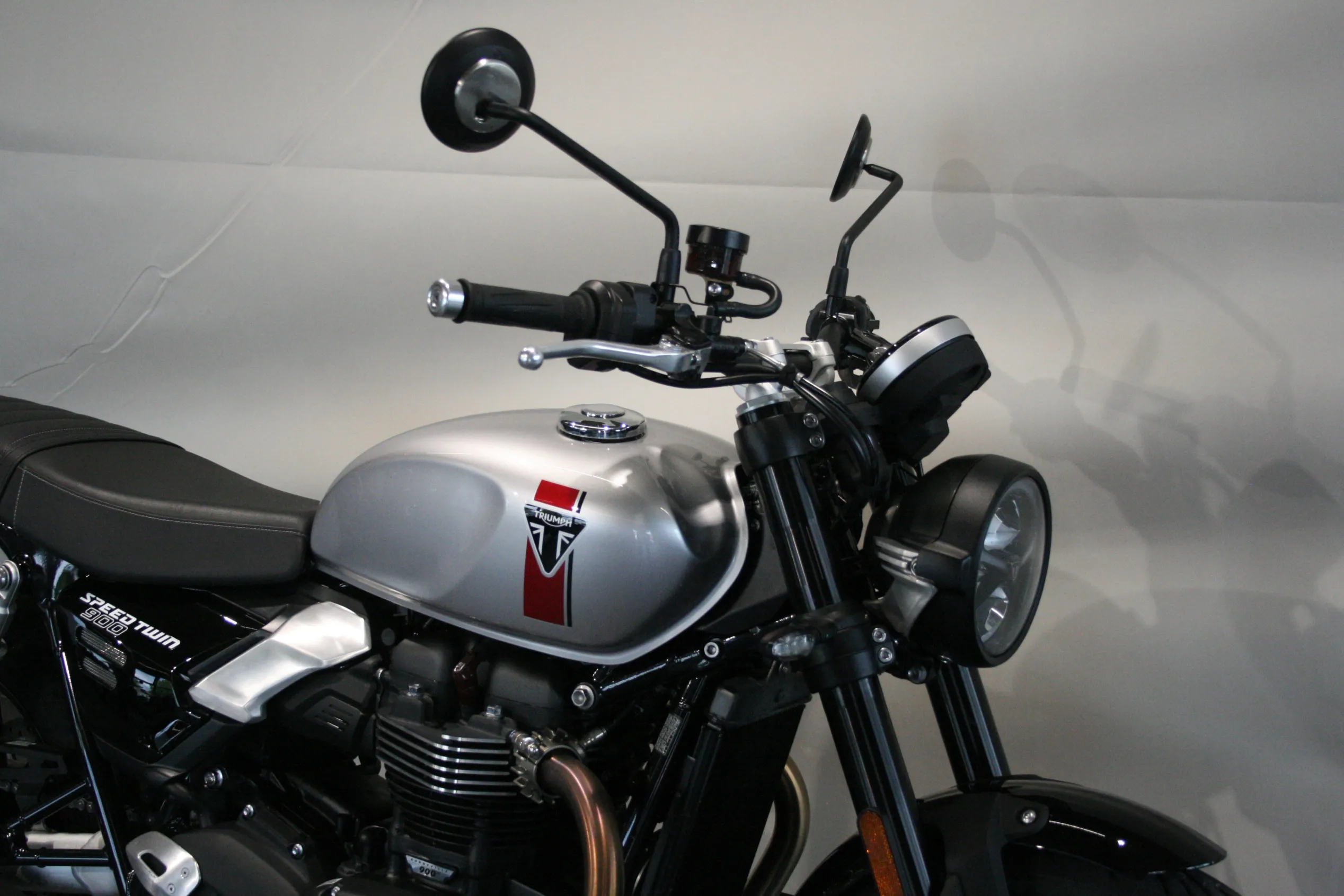 SPEED TWIN 900
