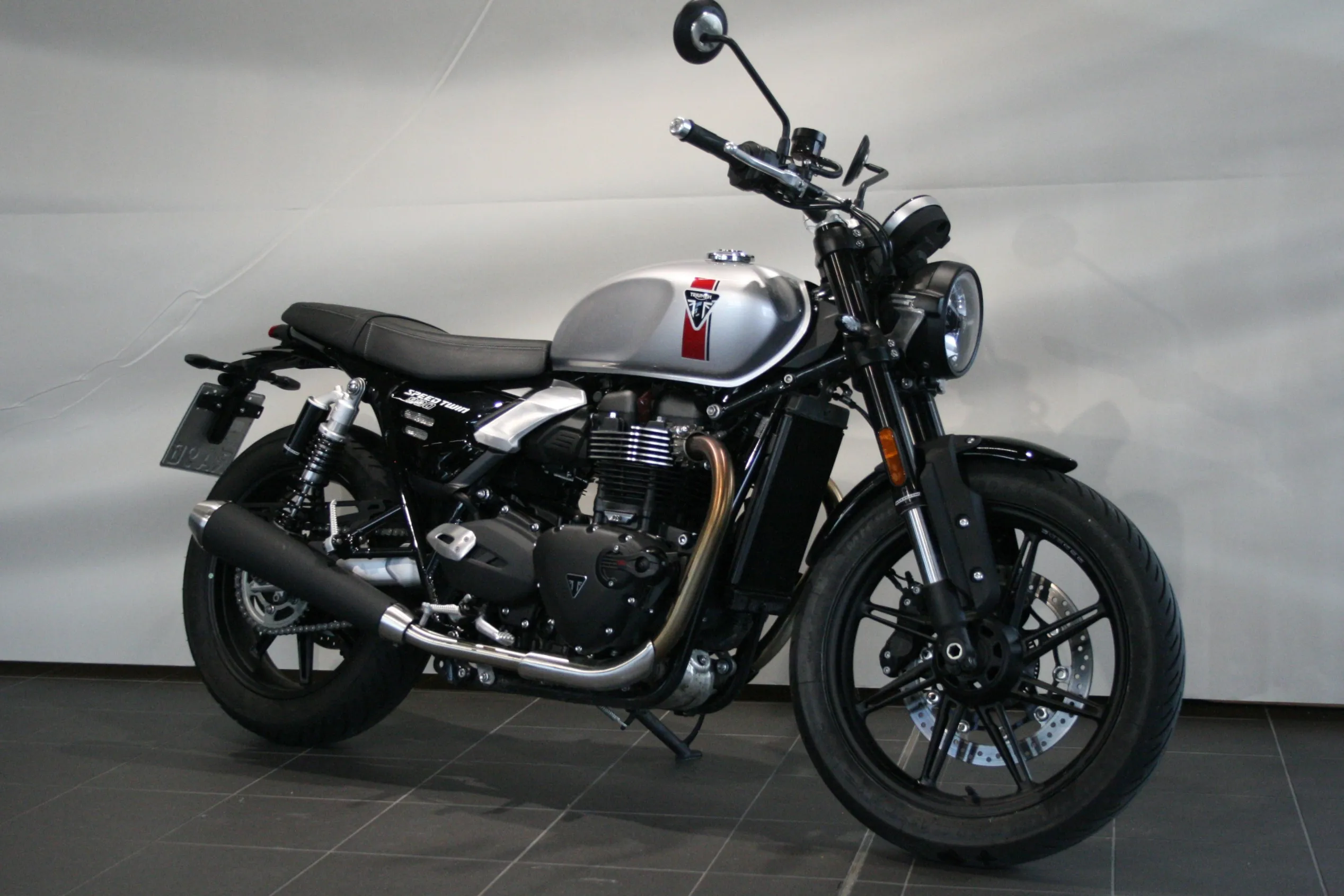 SPEED TWIN 900