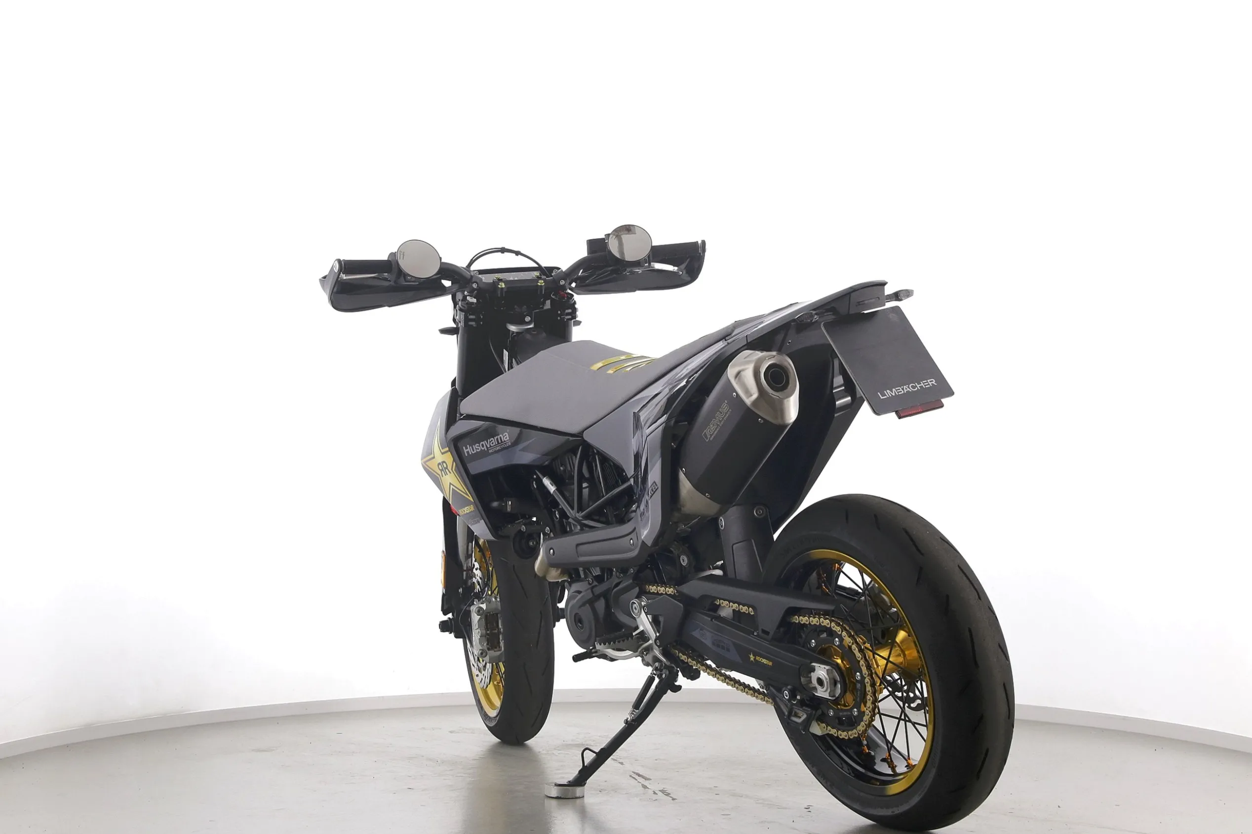 701 SUPERMOTO LLC