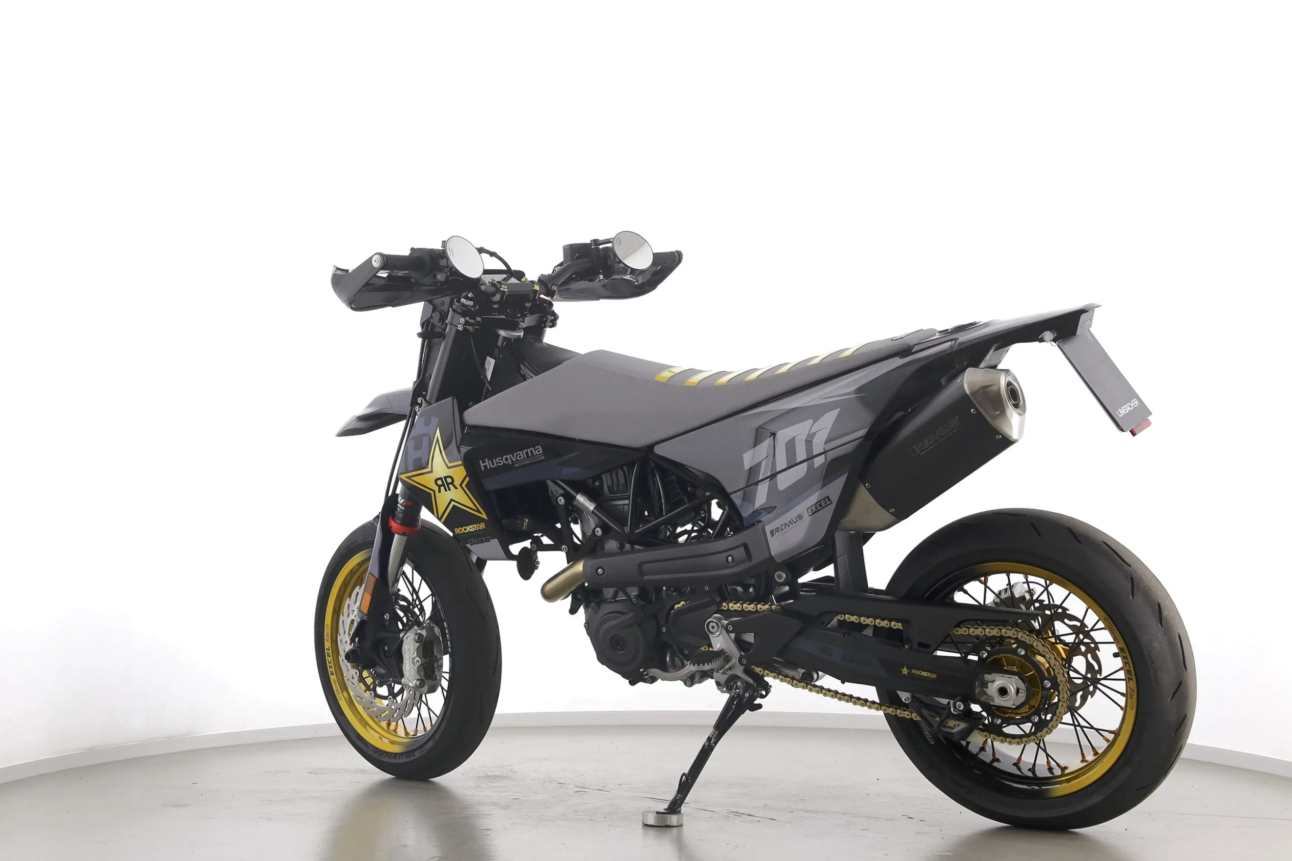 701 SUPERMOTO LLC