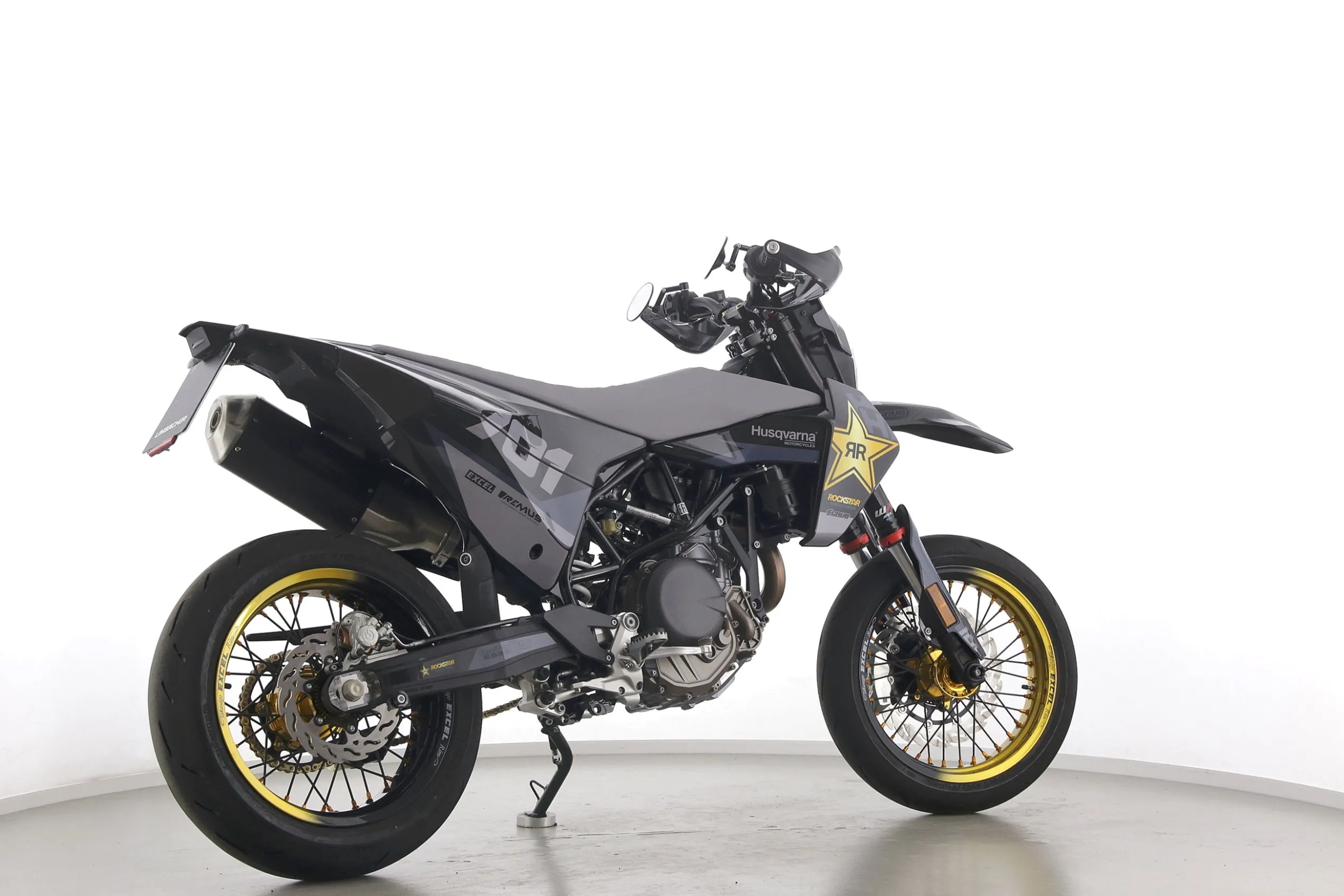 701 SUPERMOTO LLC