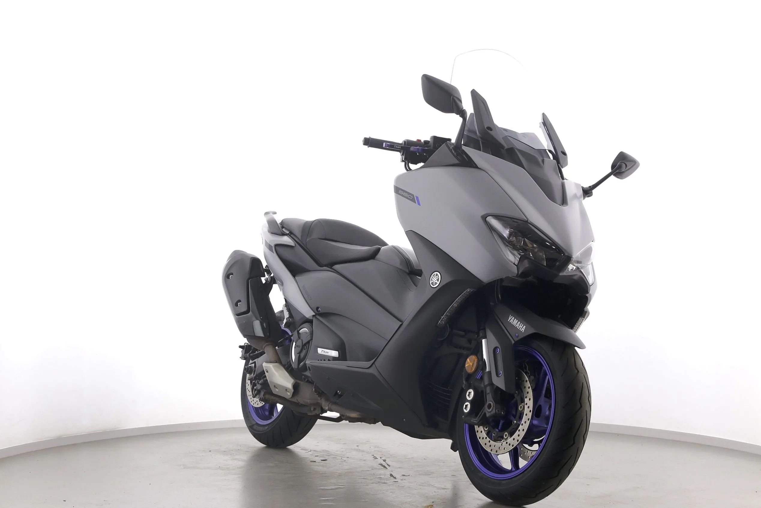 TMAX 560