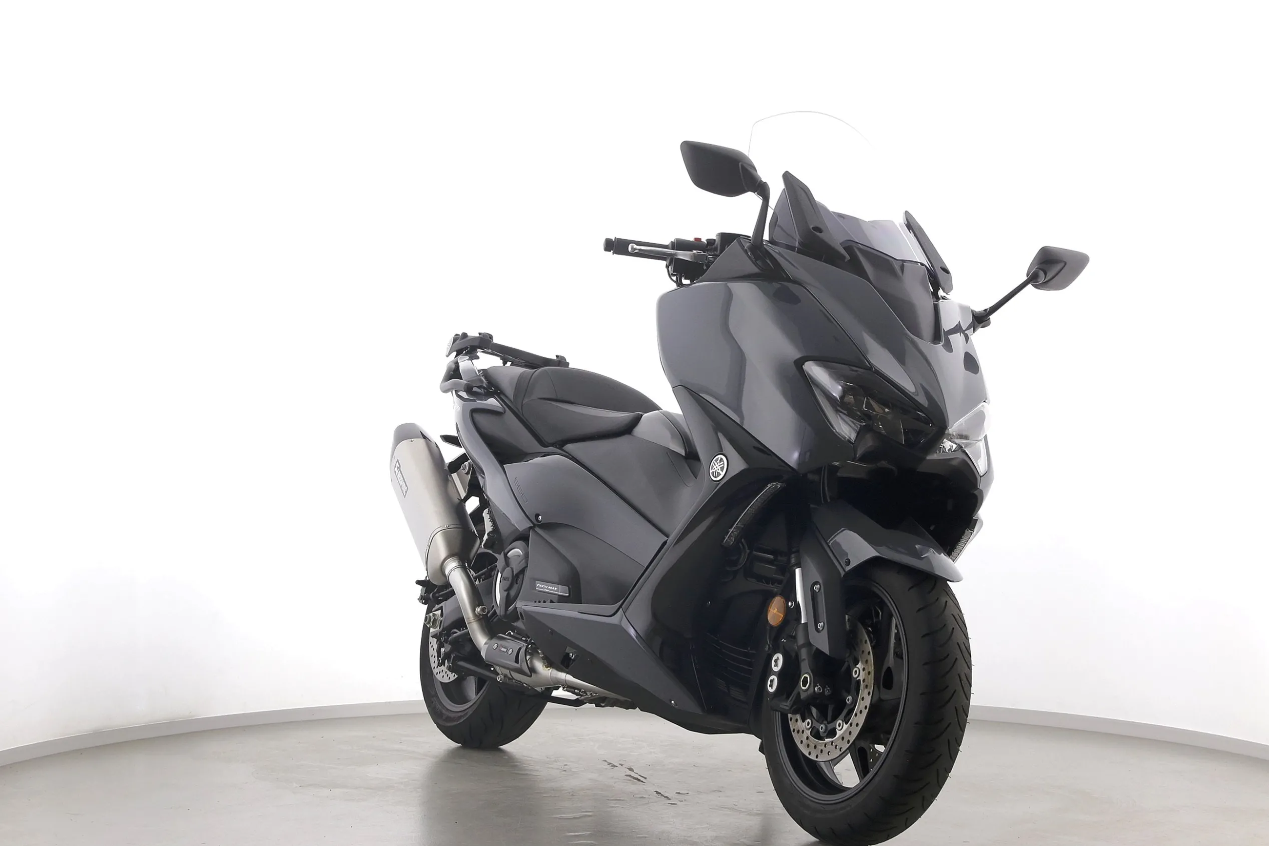 TMAX 560