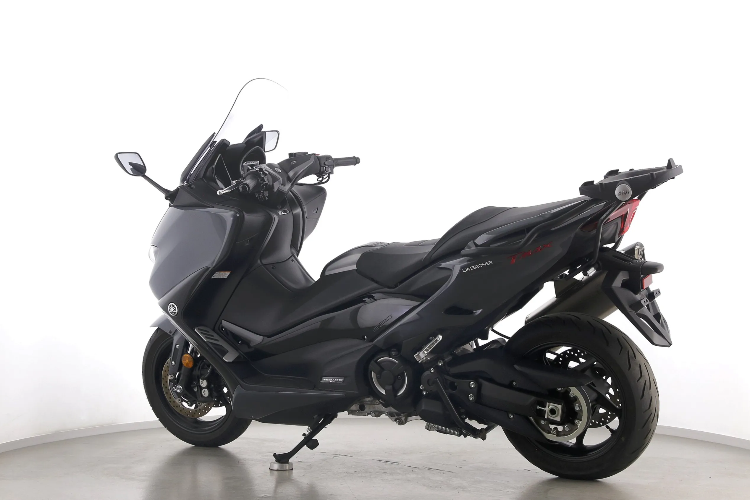 TMAX 560