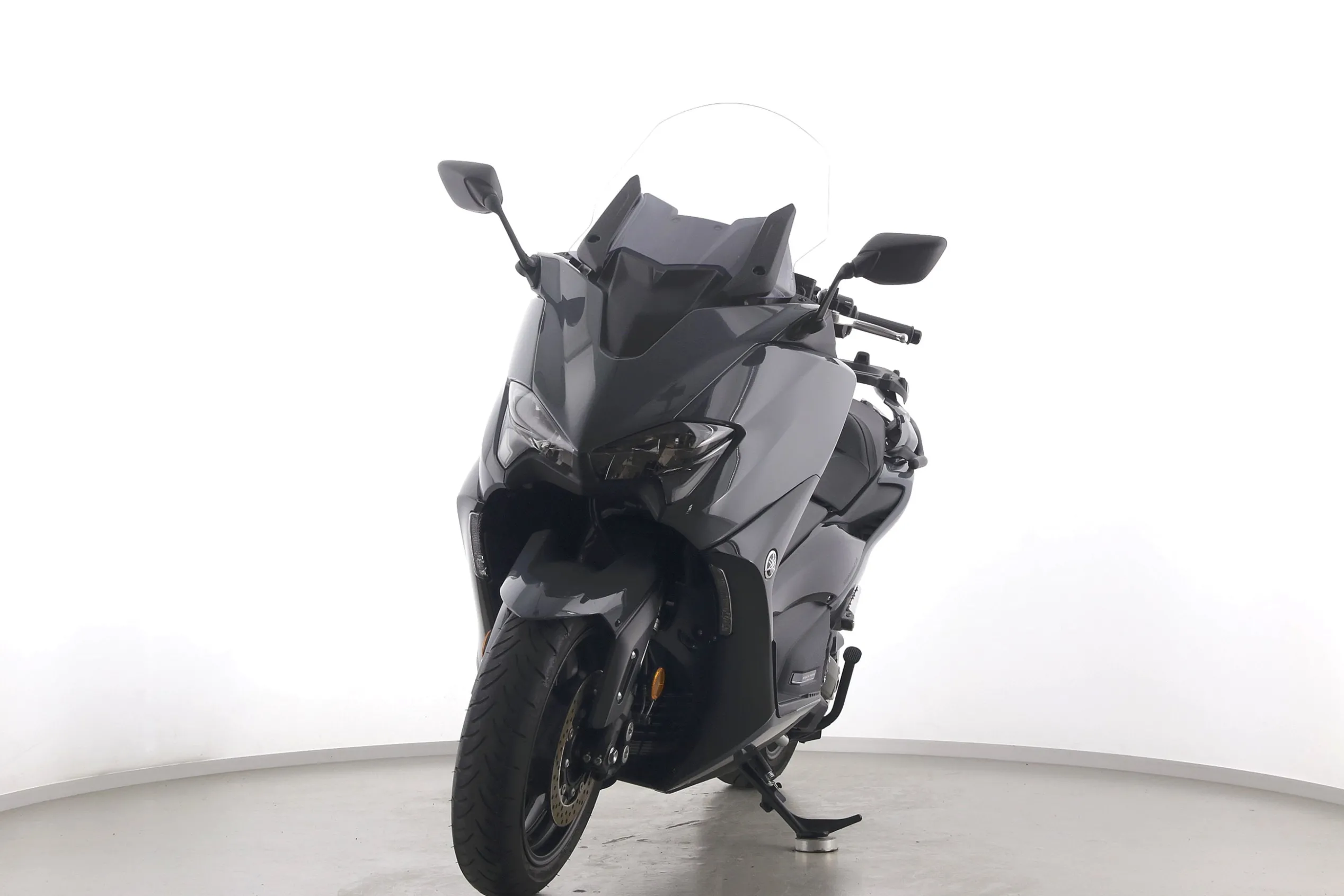 TMAX 560