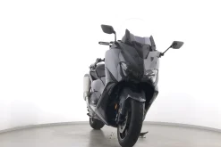TMAX 560