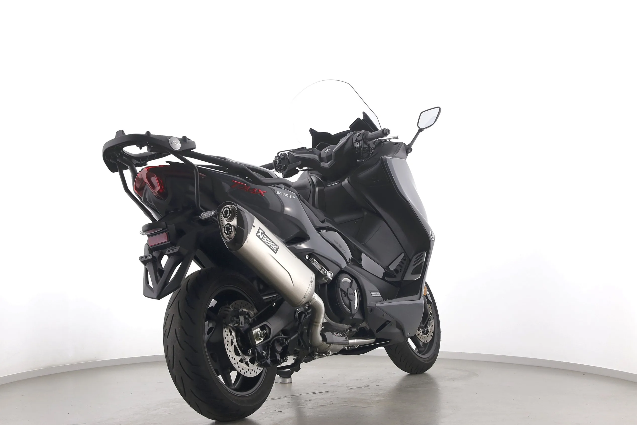 TMAX 560