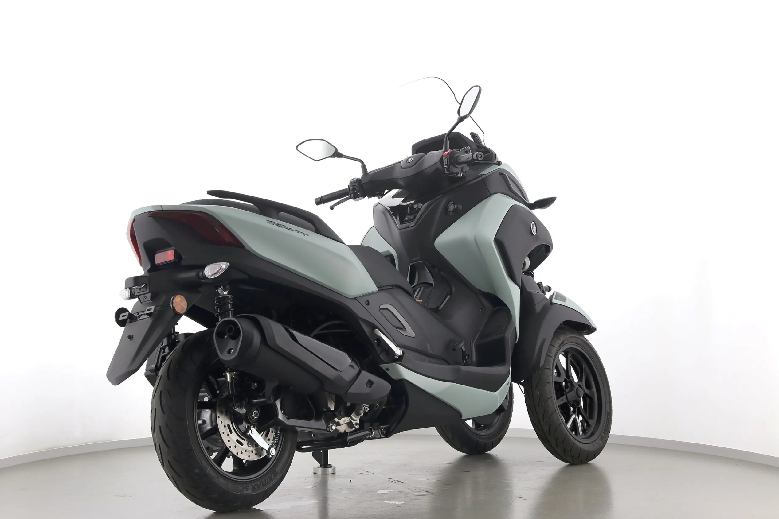 TRICITY 300