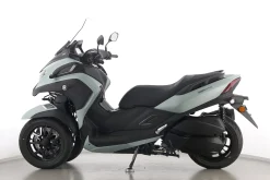 TRICITY 300