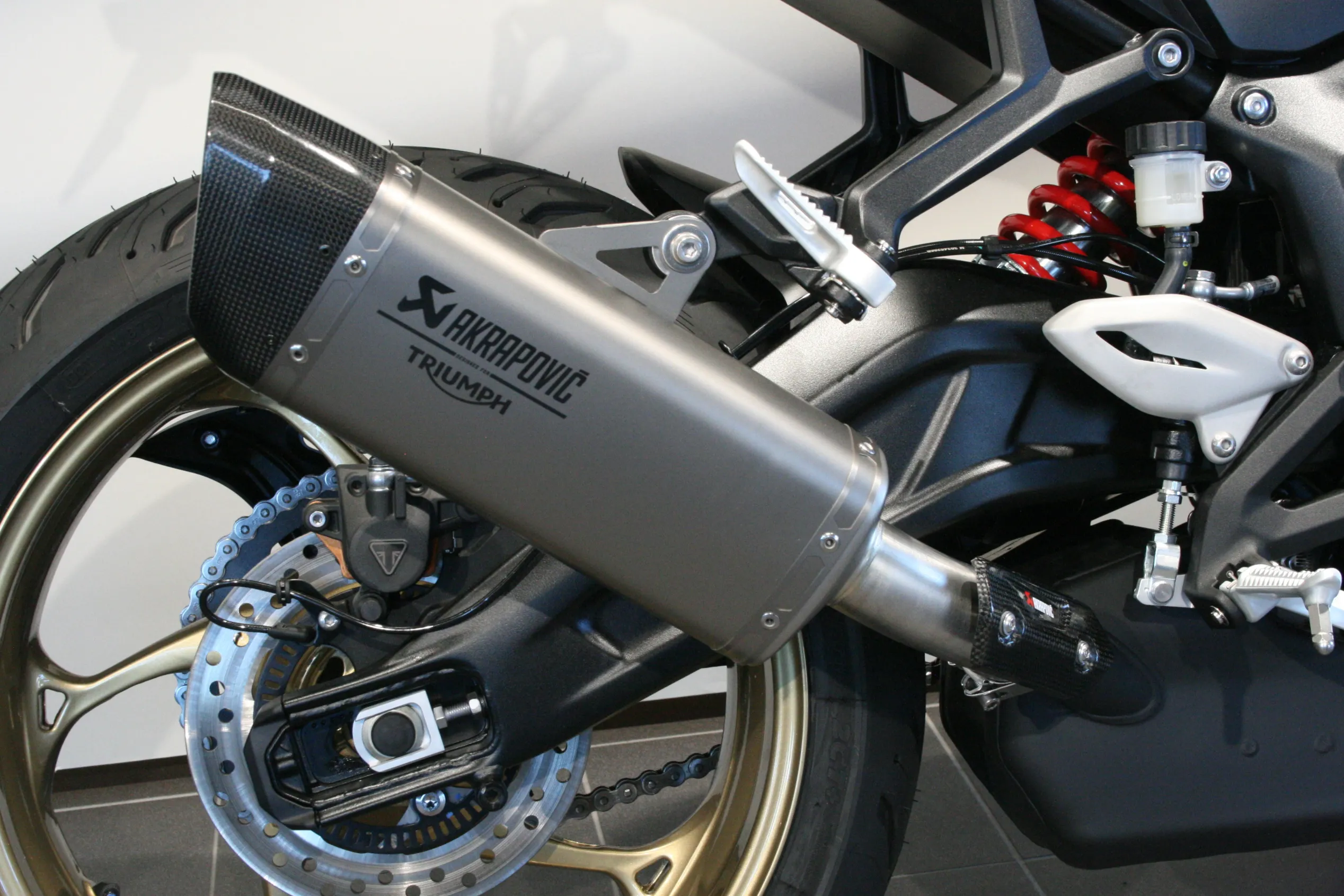 TRIDENT 800 LLC
