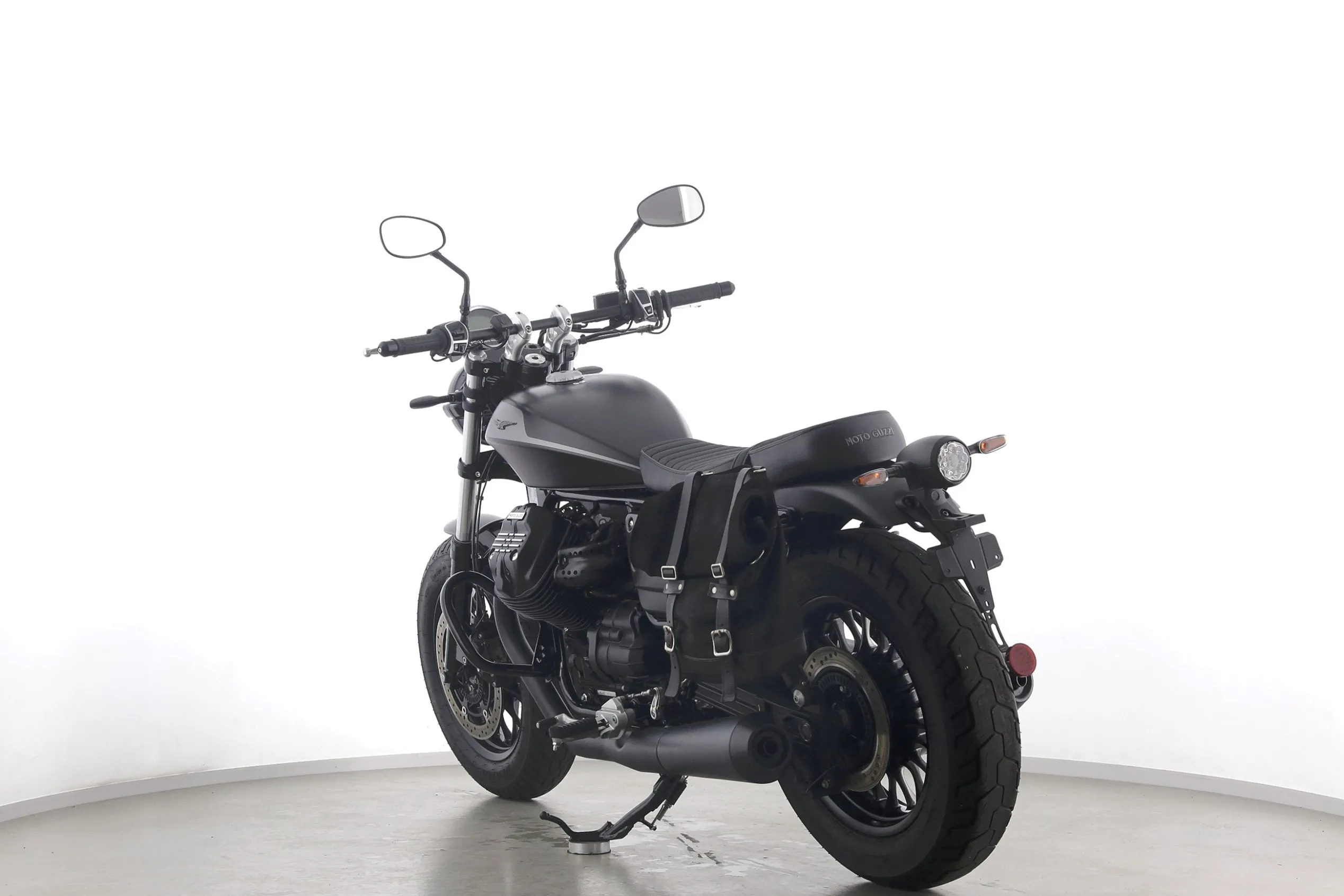 V9 BOBBER