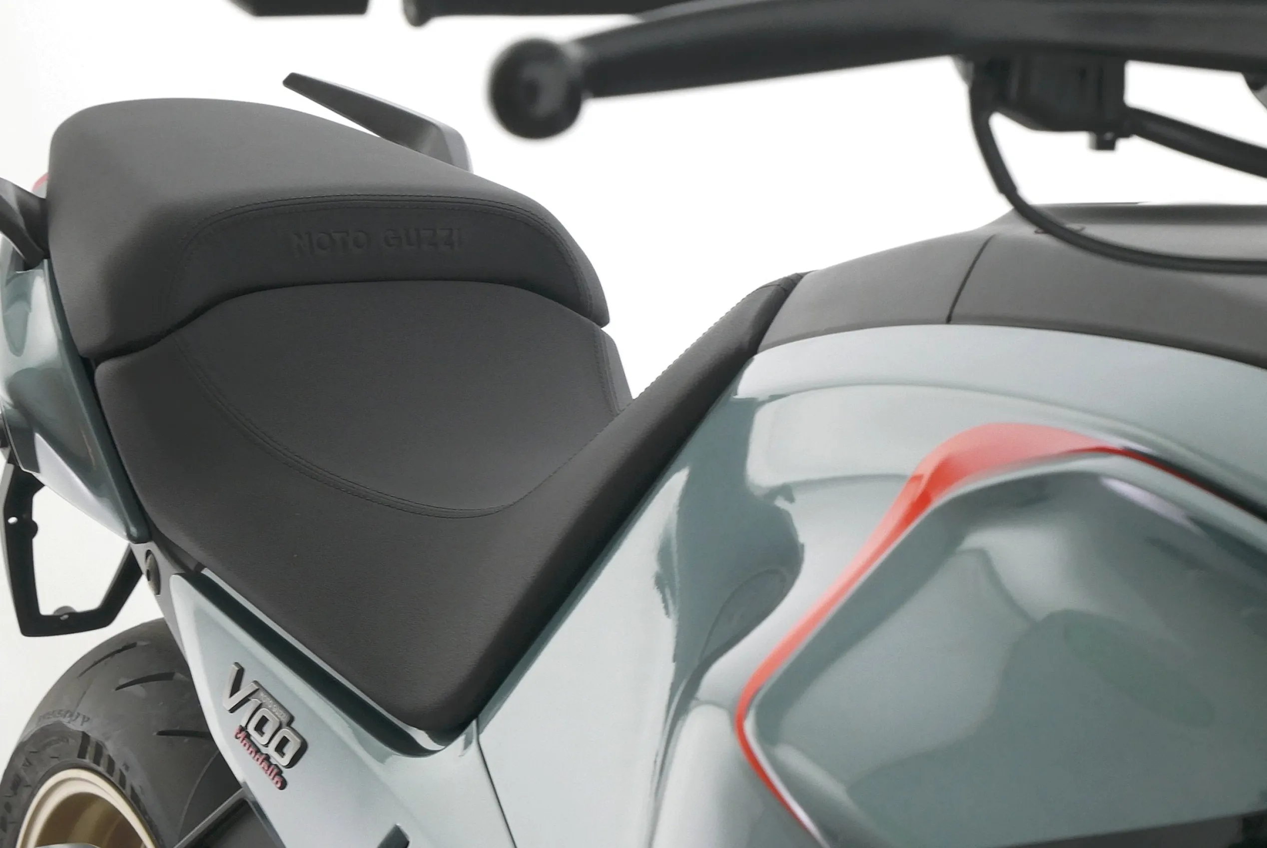 V100 MANDELLO S