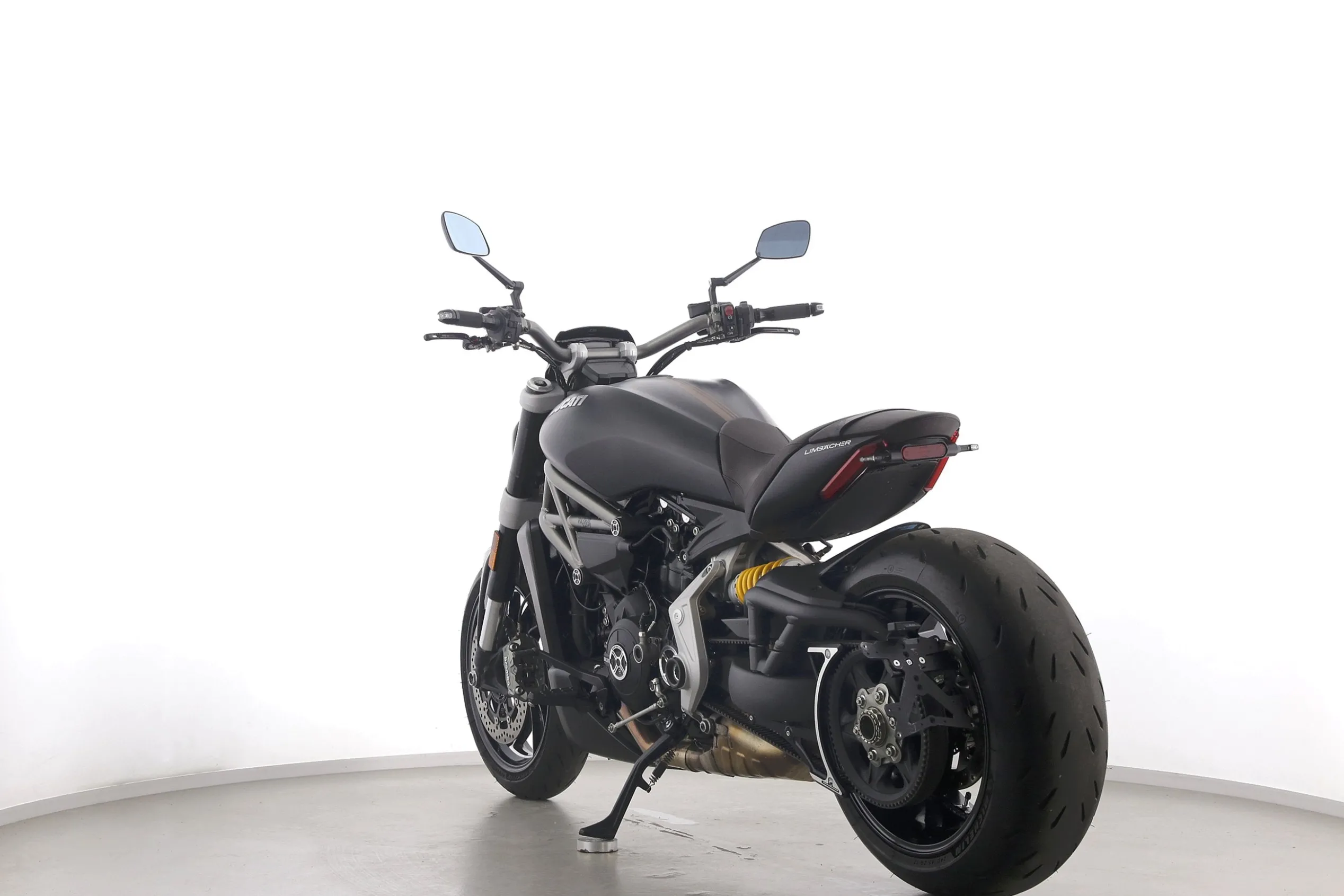 X DIAVEL