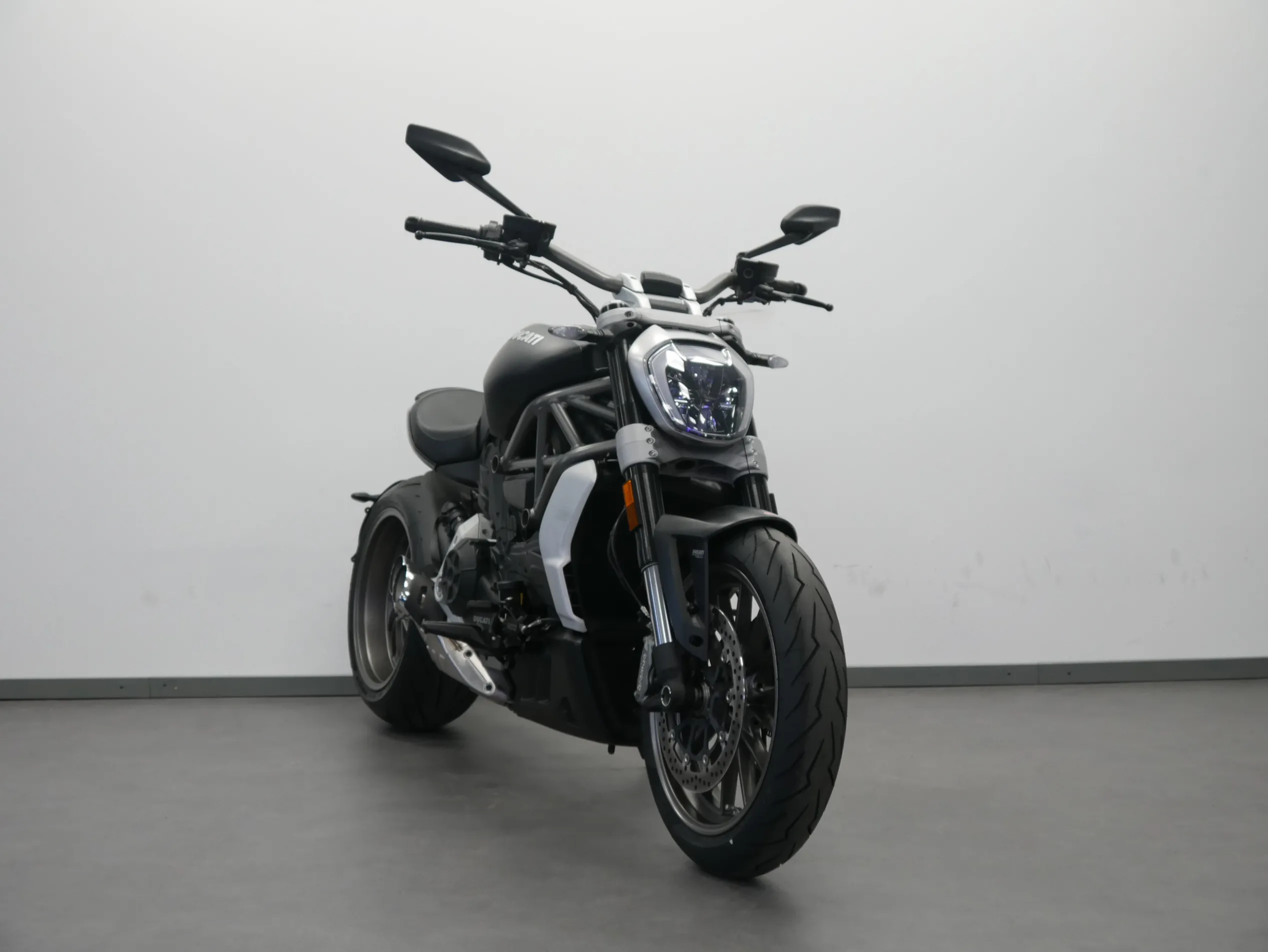 X DIAVEL