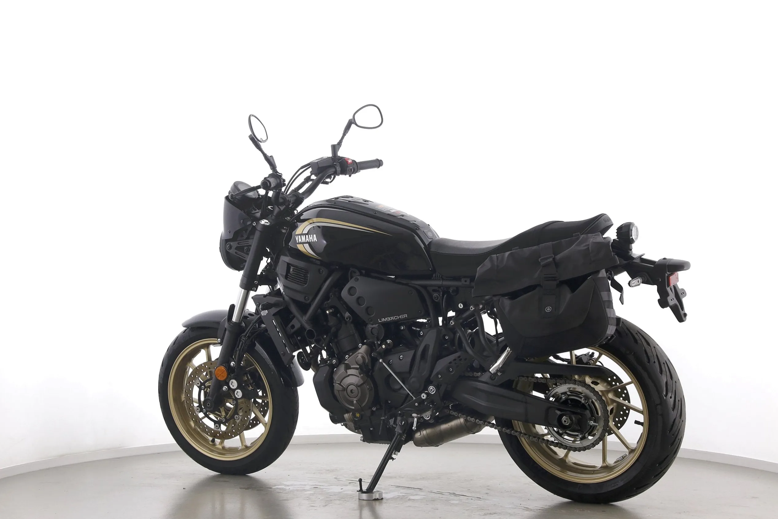 XSR 700