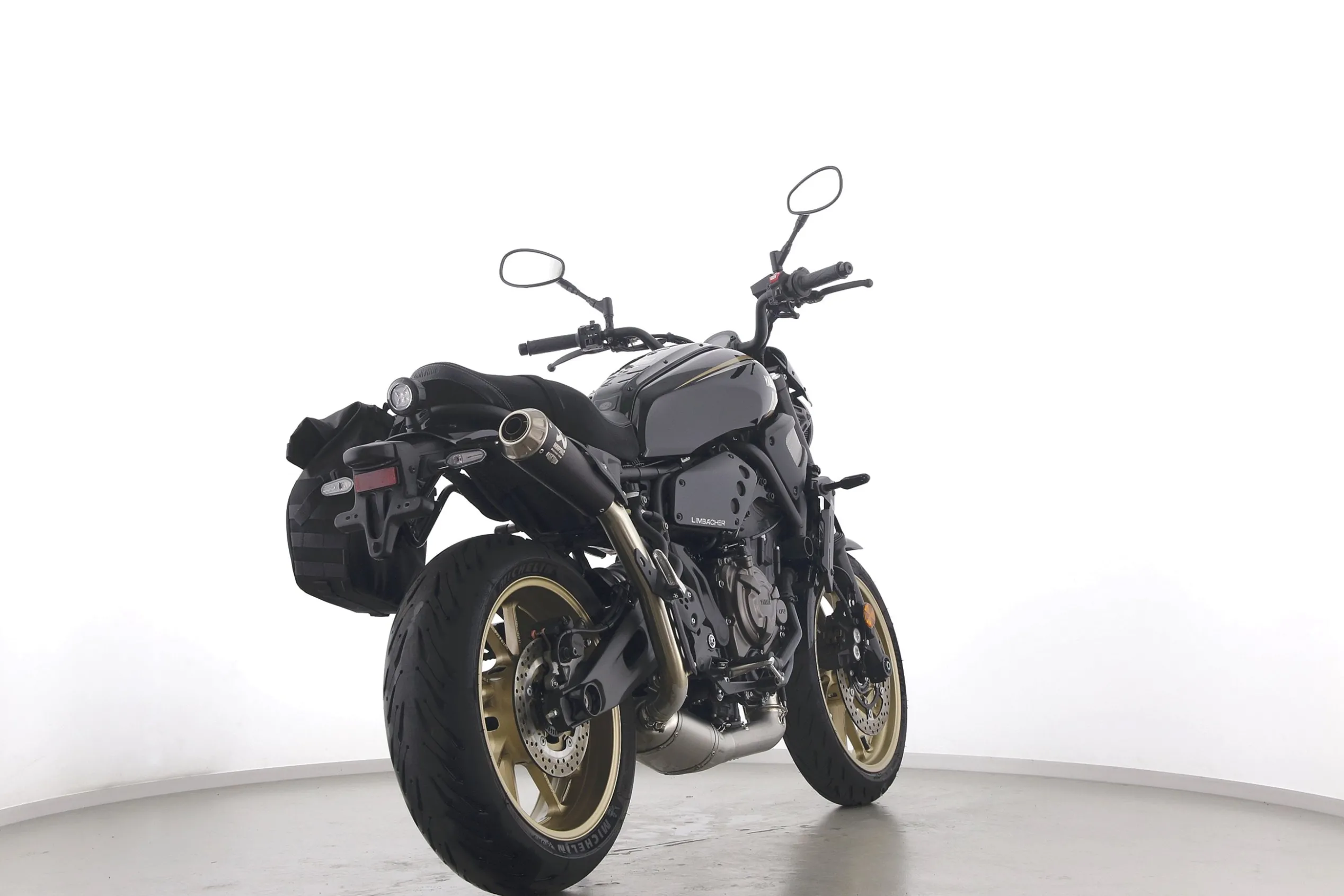 XSR 700