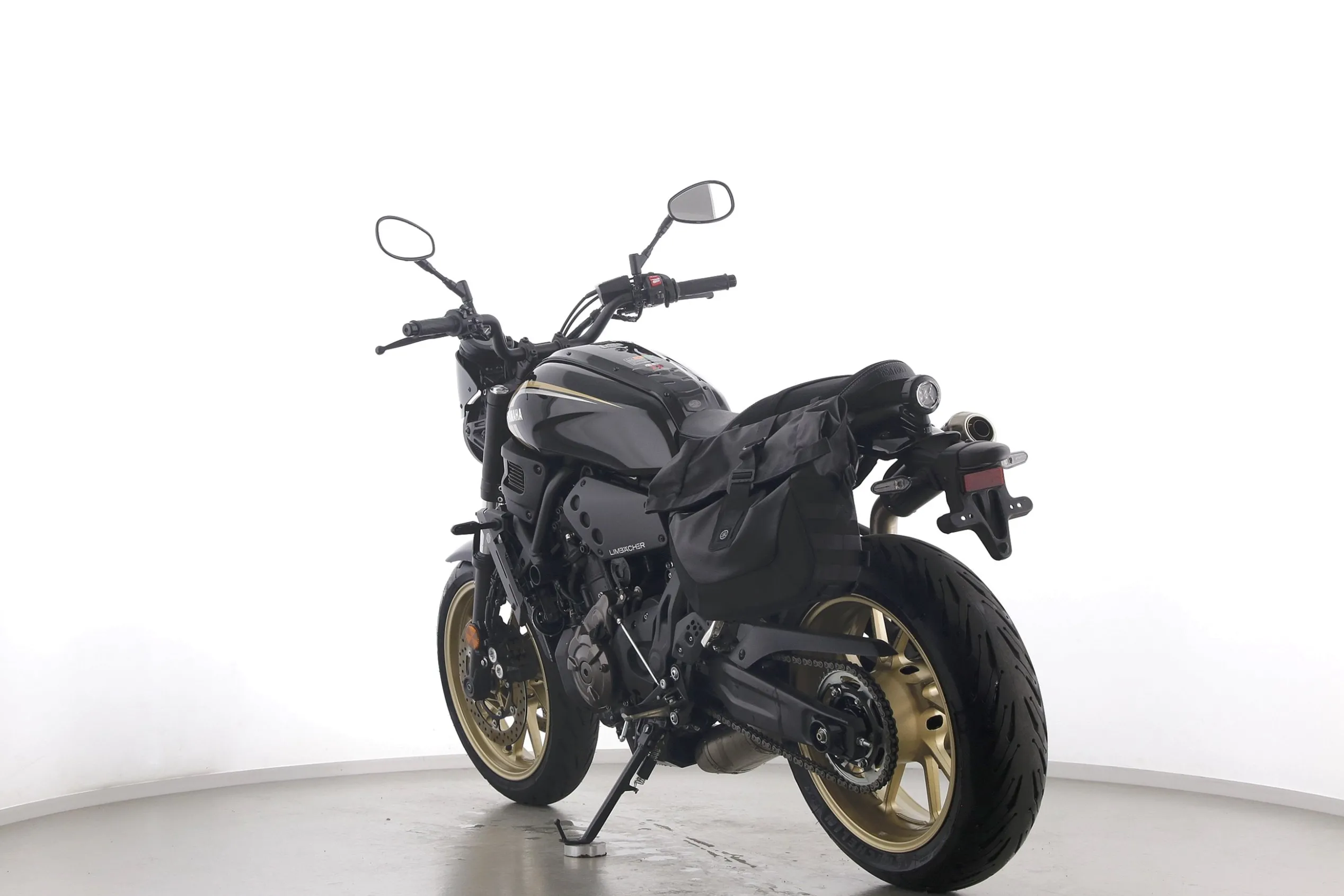 XSR 700